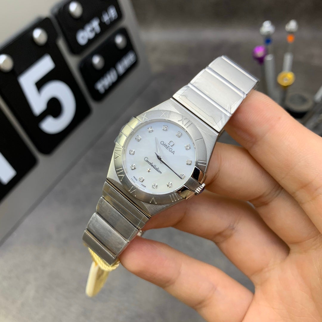 CONSTELLATION QUARTZ 27MM STEEL CASE MOTHER OF PEARL DIAL