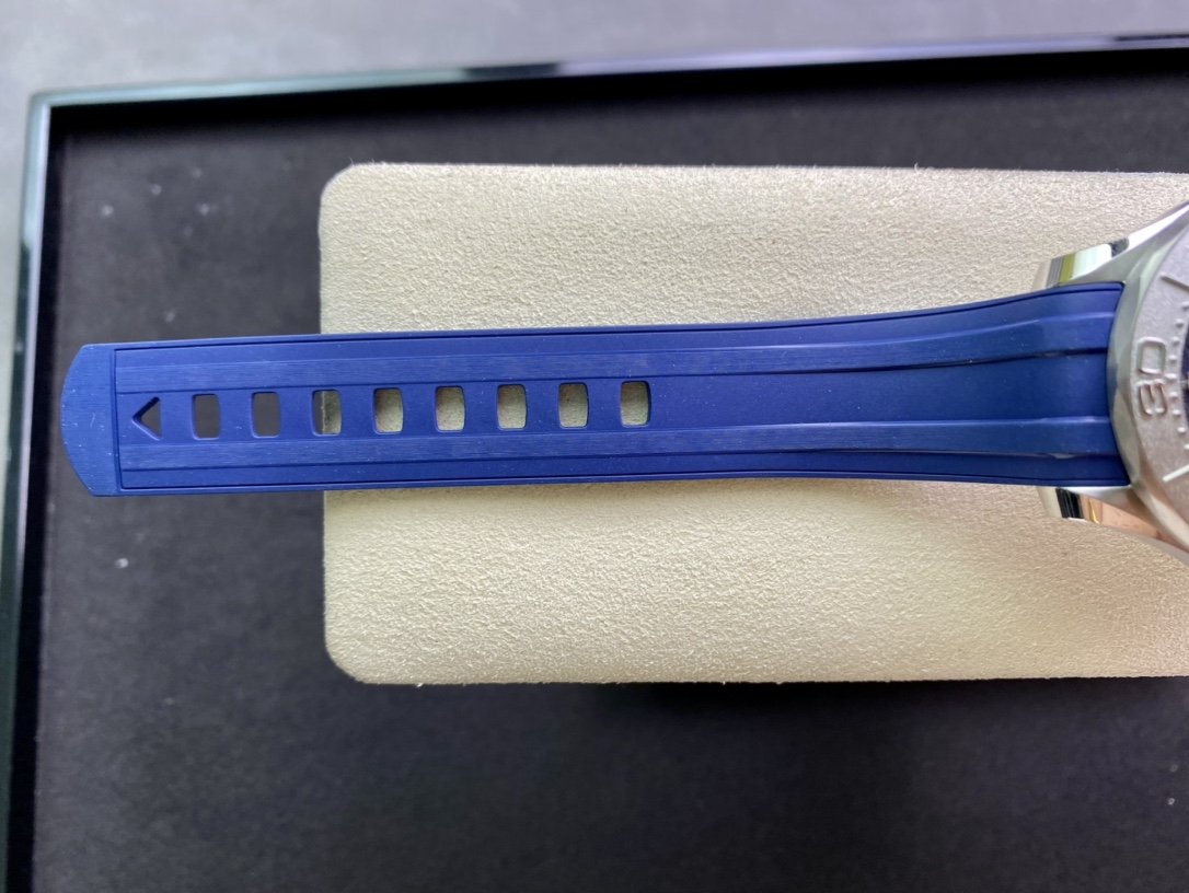 SEAMASTER DIVER 300 STAINLESS STEEL BLUE DIAL RUBBER STRAP