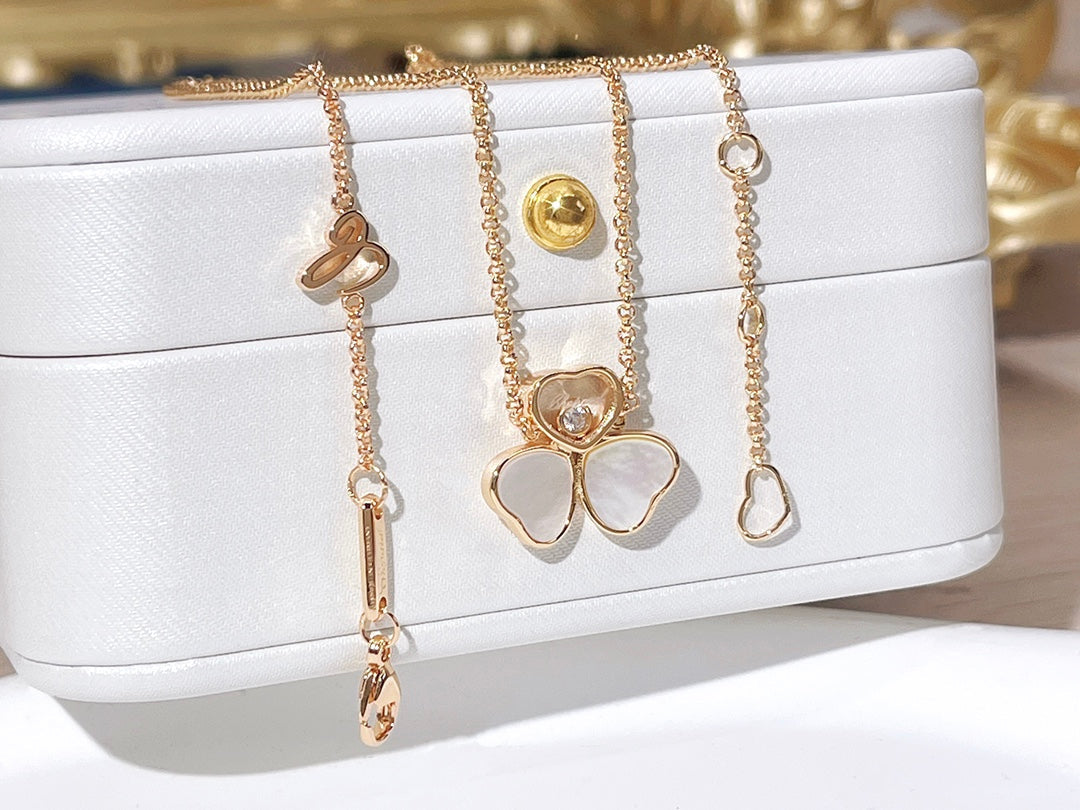 HAPPY WING NECKLACE MOP 1 DIAMOND