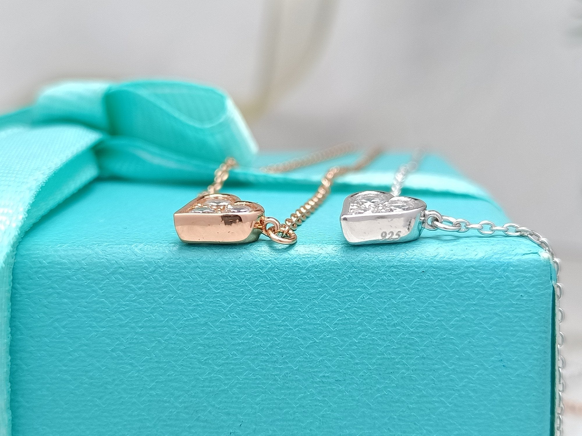 HEART 3 DIAMONDS PEDANT NECKLACE