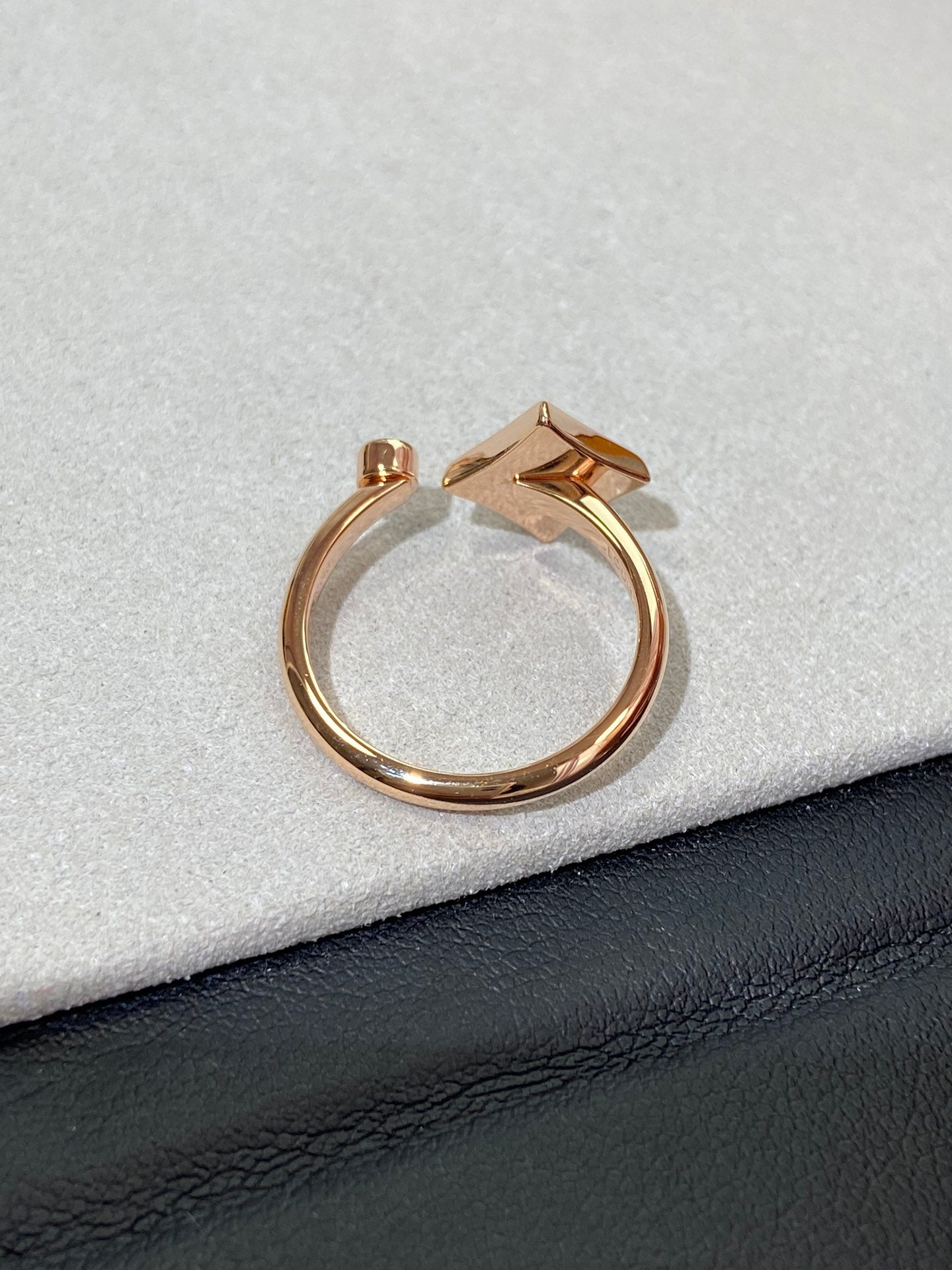 STAR 1 DIAMOND PINK MOP PINK GOLD RING