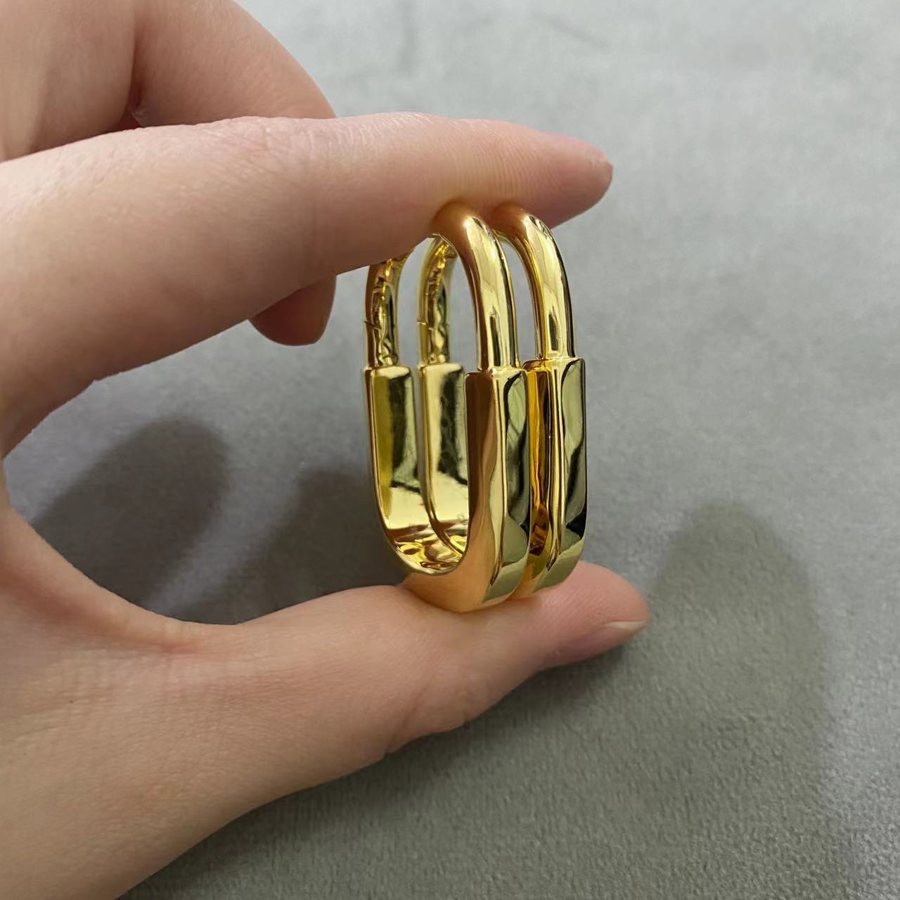 LOCK MEDIUM EARRINGS