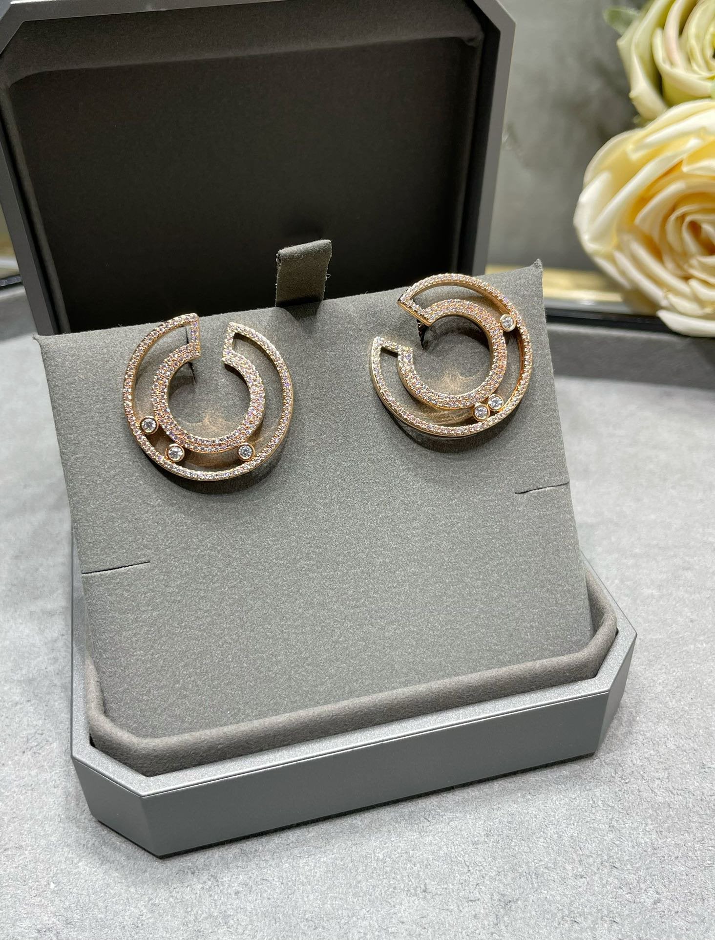 MOVE ROMANE HOOP EARRINGS
