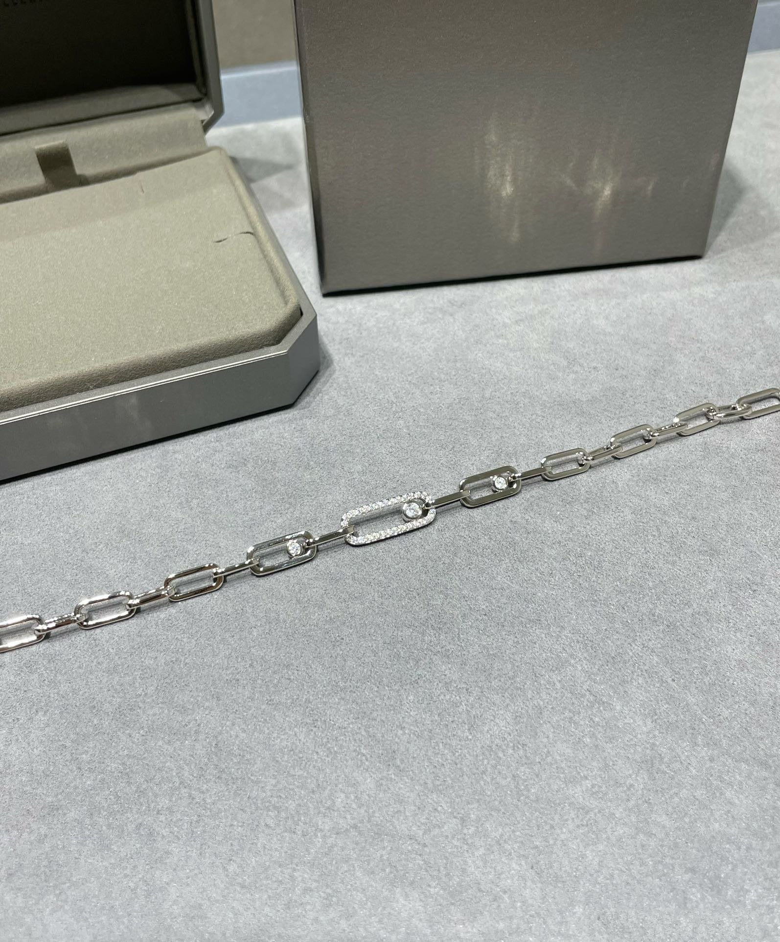 MOVE CHAIN LINK SILVER DIAMOND BRACELET