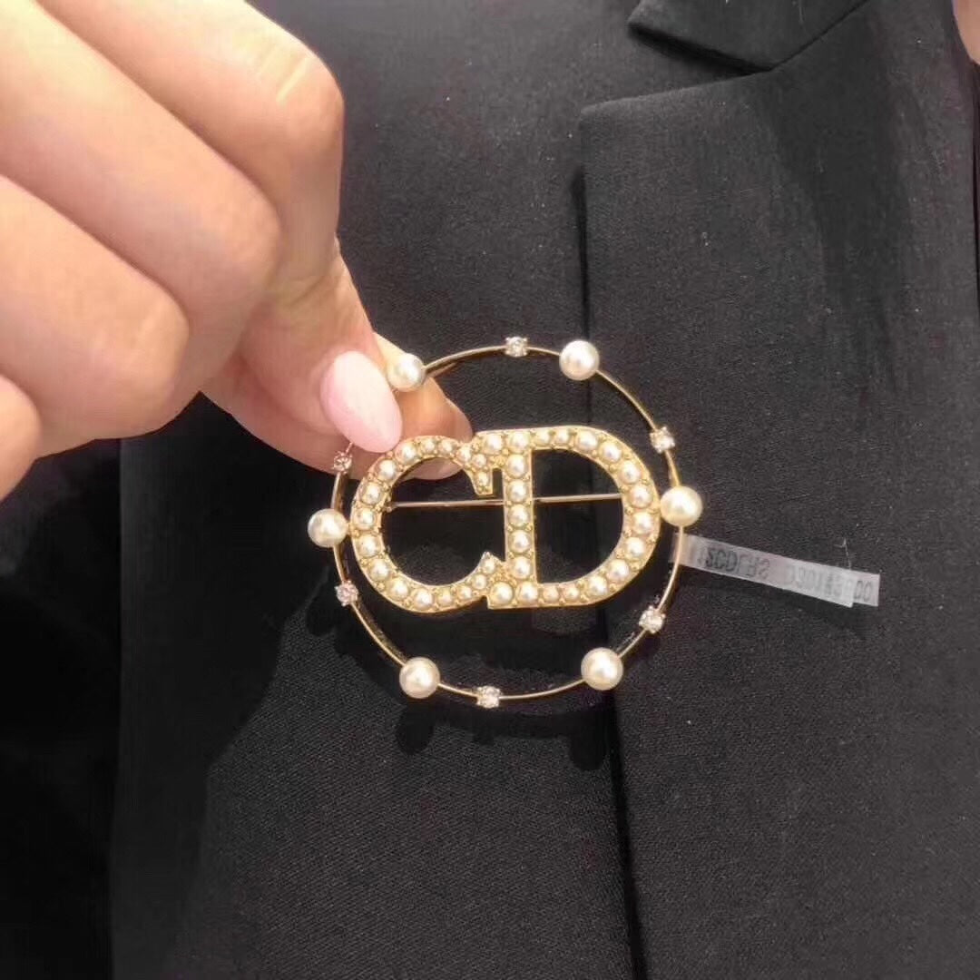 CD Brooch 06