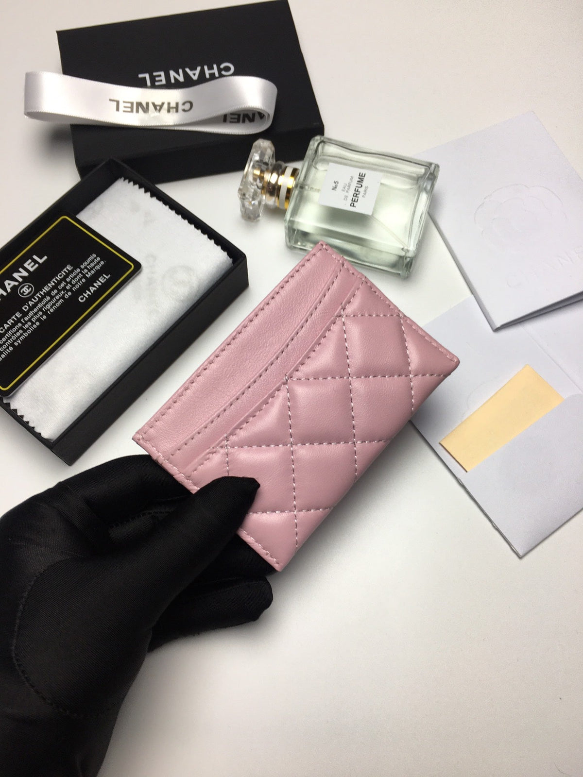 CC CARD HOLDER 11.2 BABY PINK CALFSKIN SILVER ICON