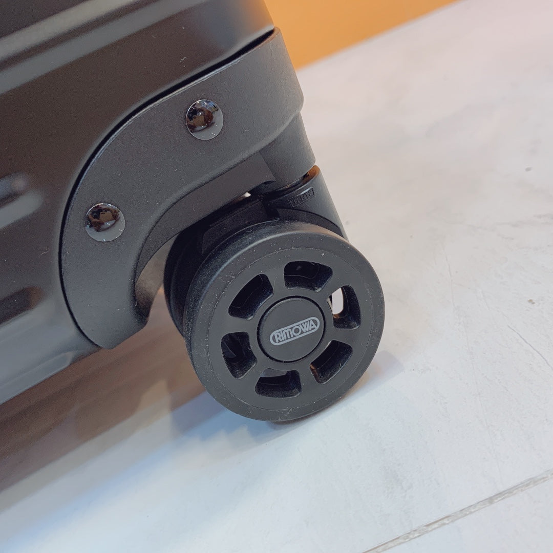 Rimowa 2025 Travel Suitcase Black Aluminum 273818