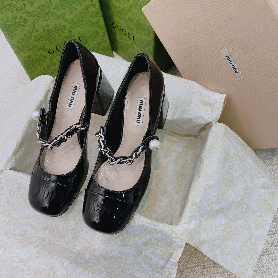 Miu Miu 2026 Pearl Chain Buckle Pumps Black Patent Leather 155484