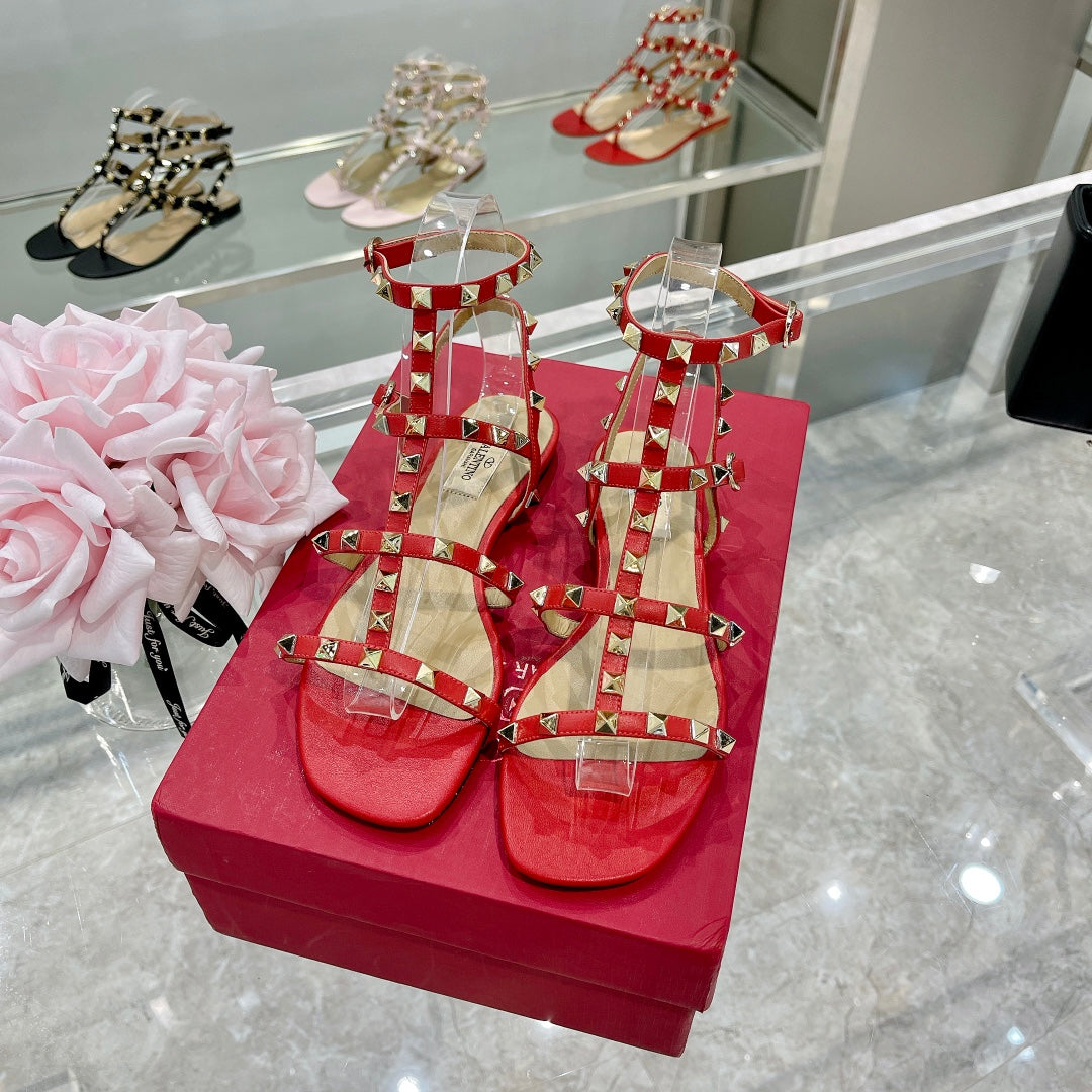 ROCKSTUD SANDAL WITH STRAPS IN CHERRY RED CALFSKIN