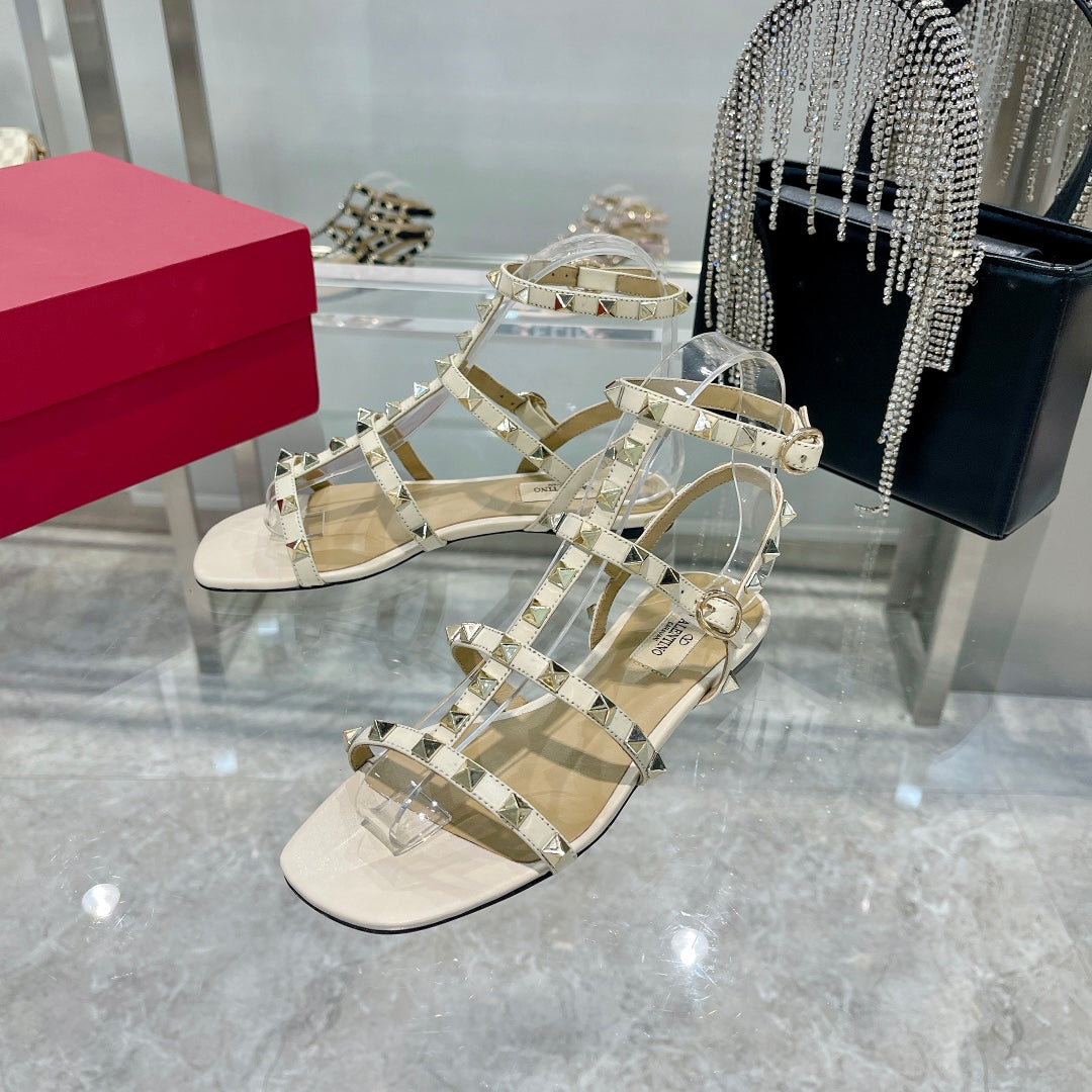 ROCKSTUD SANDAL WITH STRAPS IN WHITE CALFSKIN