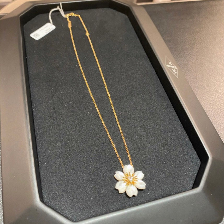 VCA Rose White Mop Necklace Gold 5 Diamond