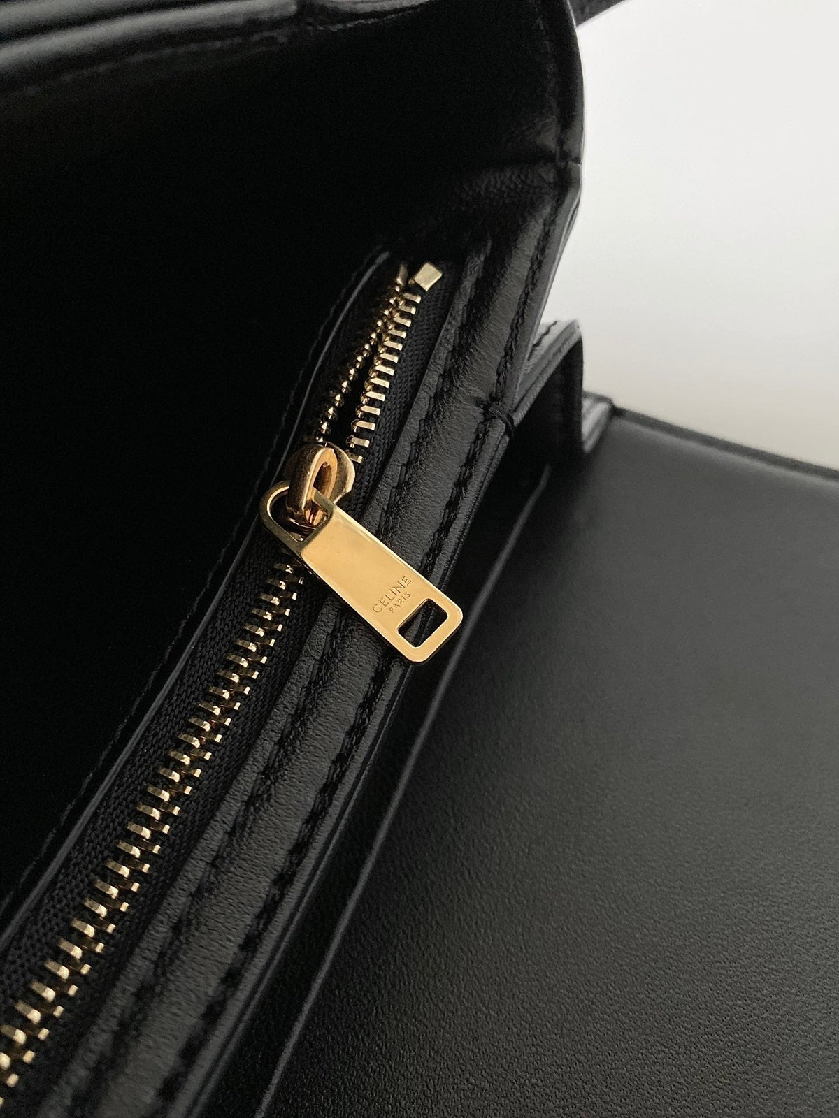 CLASSIQUE TRIOMPHE 22 ALL BLACK CALFSKIN