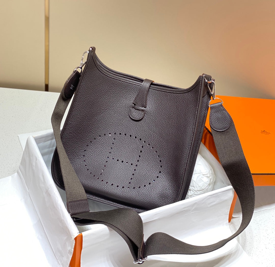 Evelyne 29cm Chocolate Togo Shw