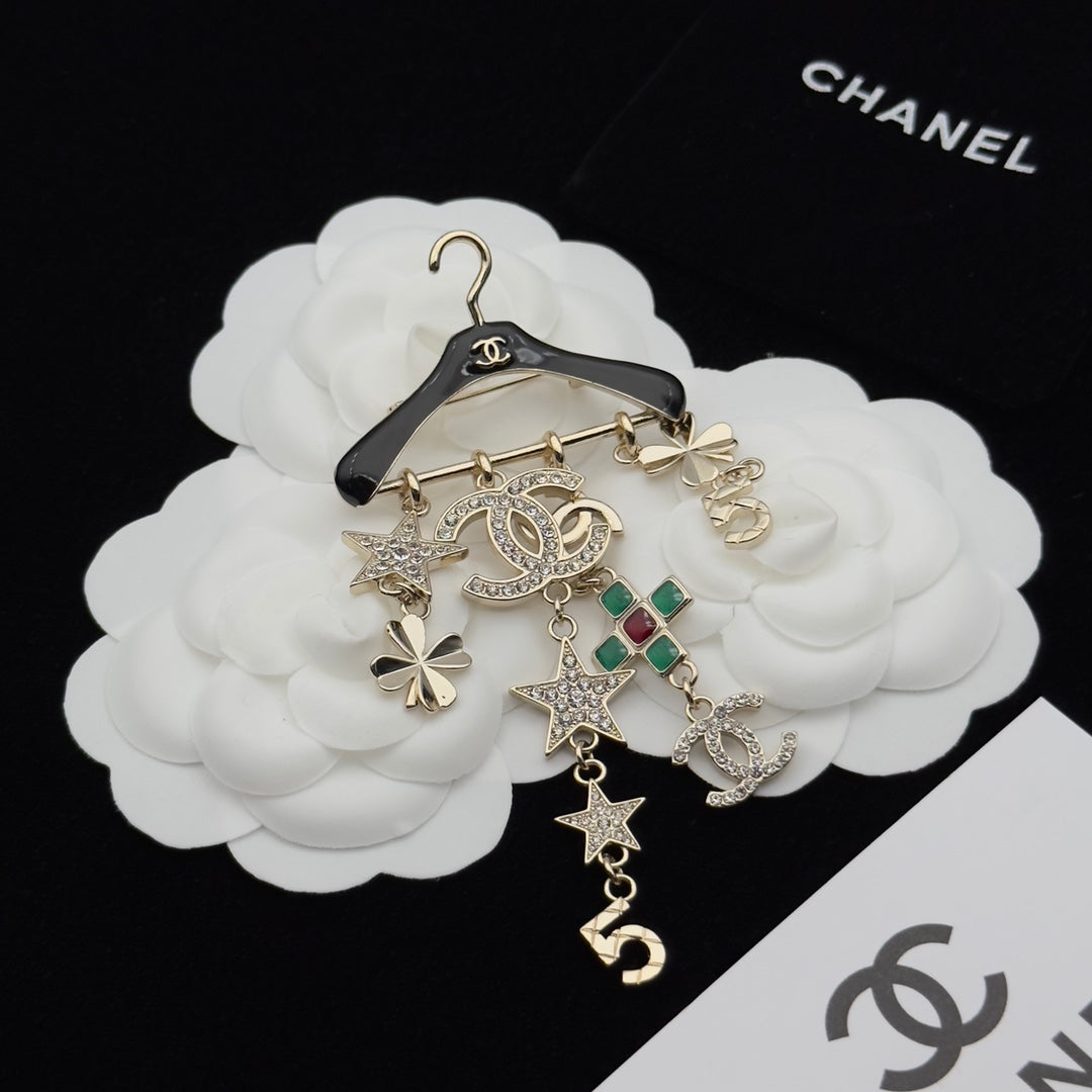 CC Brooch Light Gold 173159