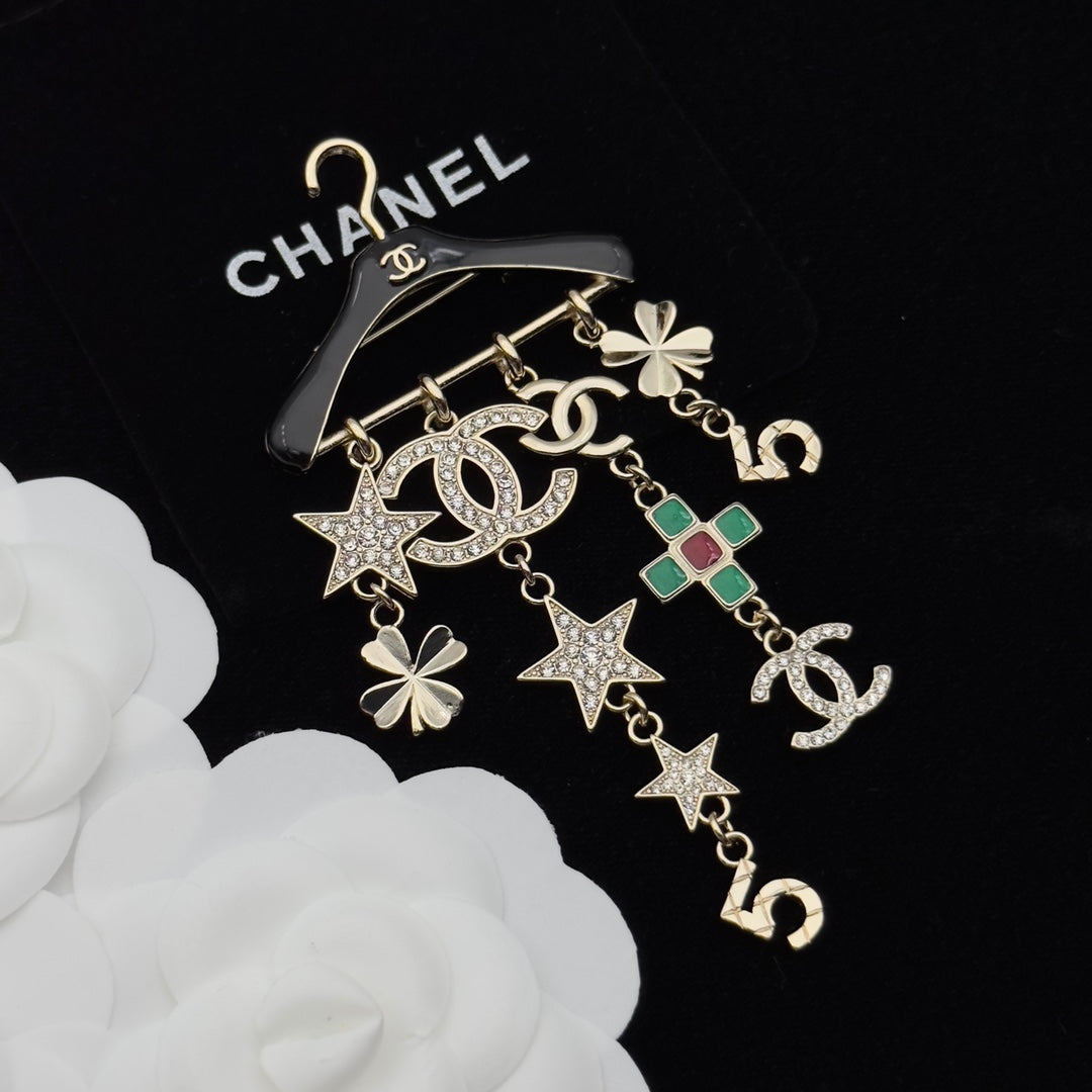 CC Brooch Light Gold 173159