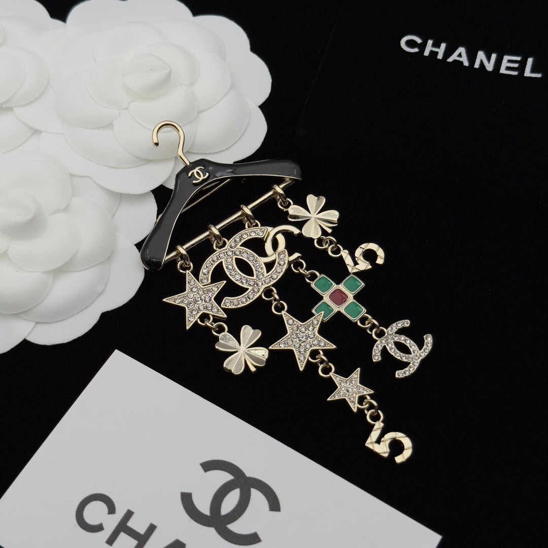 CC Brooch Light Gold 173159