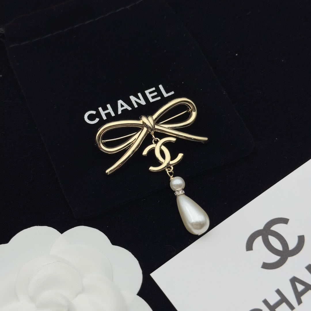 CC  Brooch Pink Gold 173221