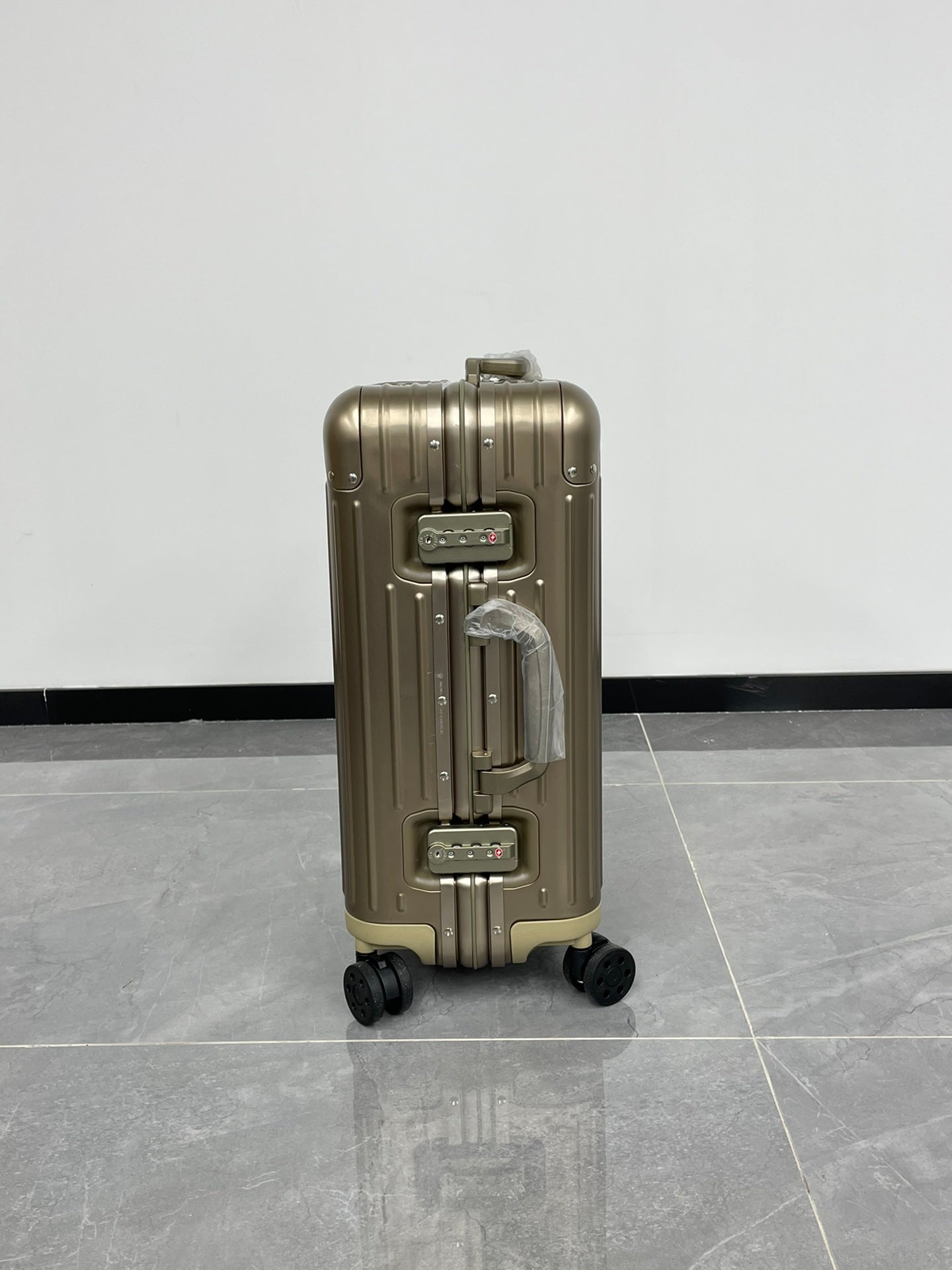 Rimowa 2025 Titanium Gold Aluminum 273830