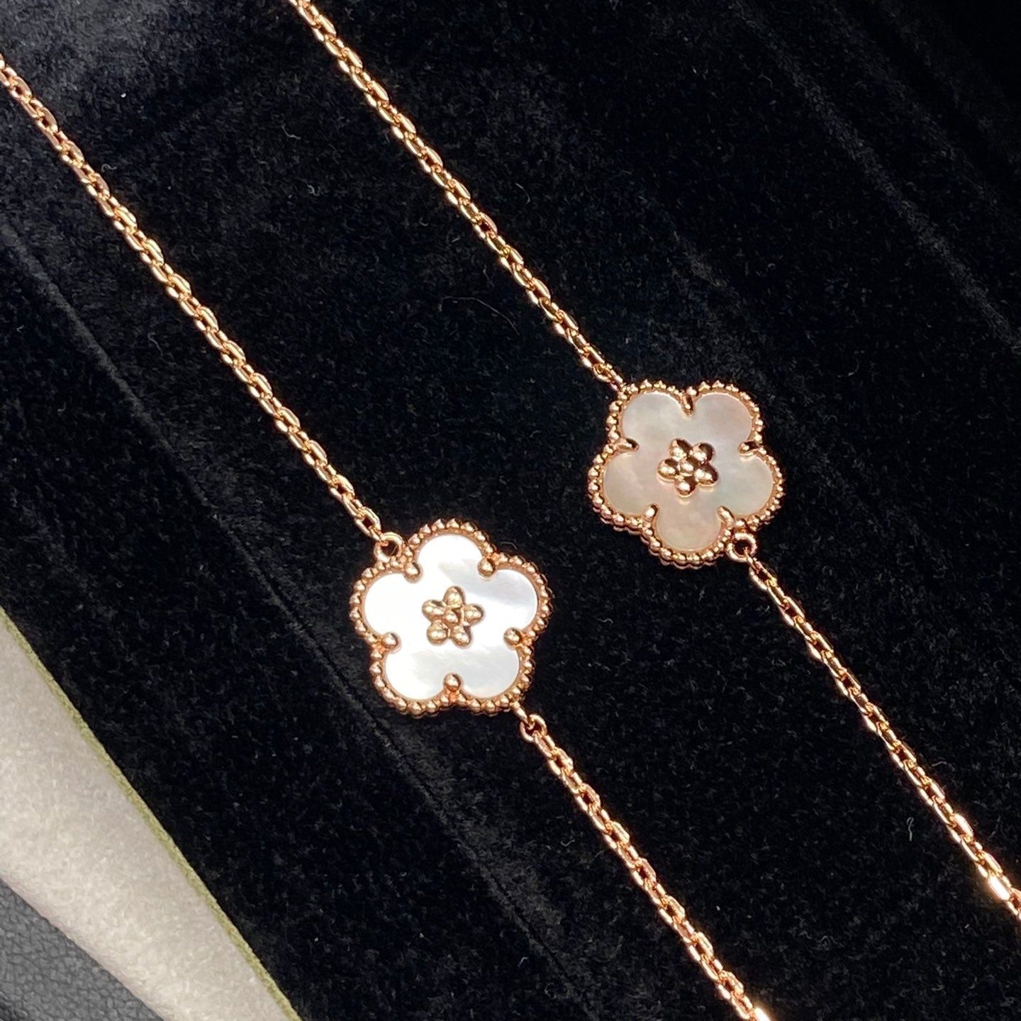 VCA Lucky Spring Flower White Mop 1 Diamond Pink Gold Bracelet