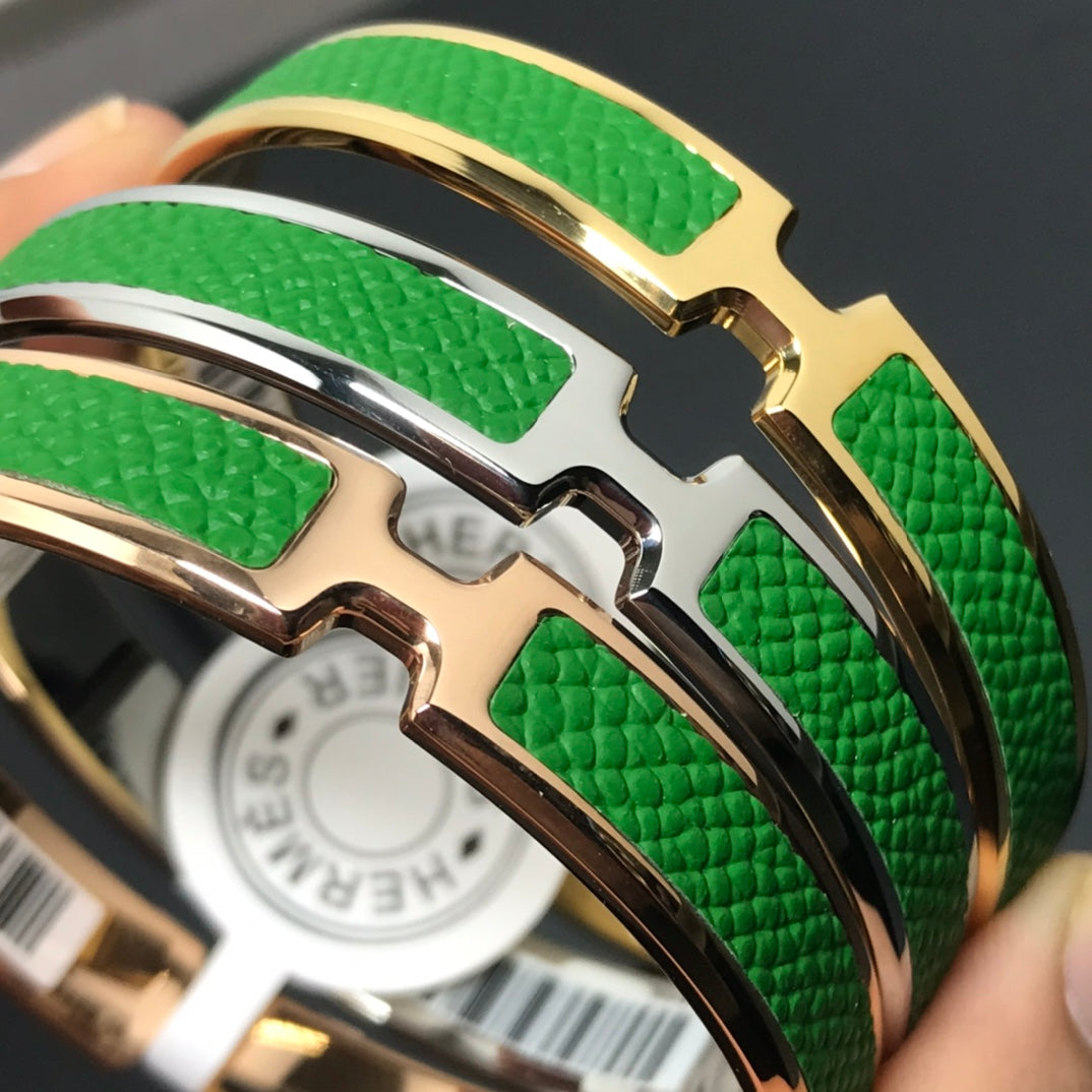 H Pig Nose Brown Bracelet