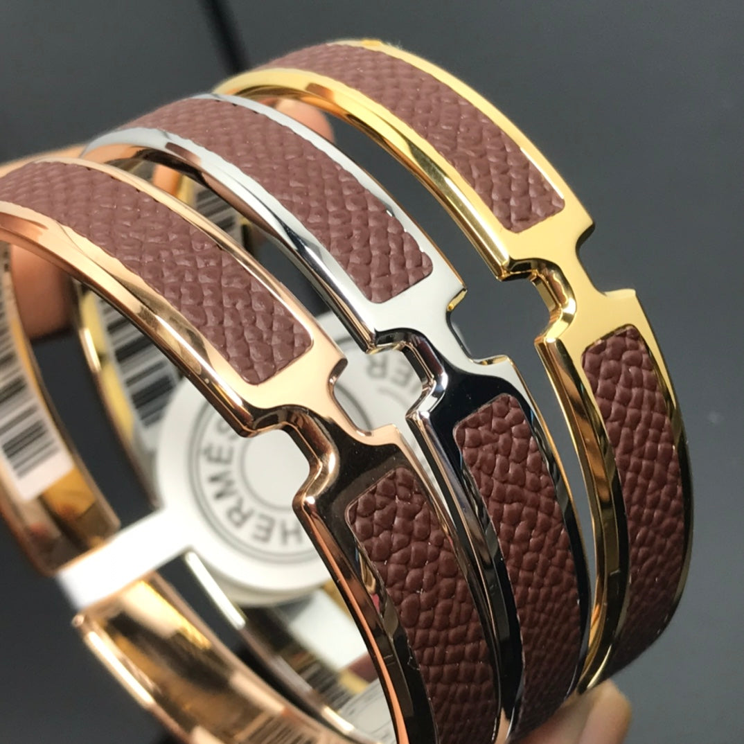 H Pig Nose Brown Bracelet