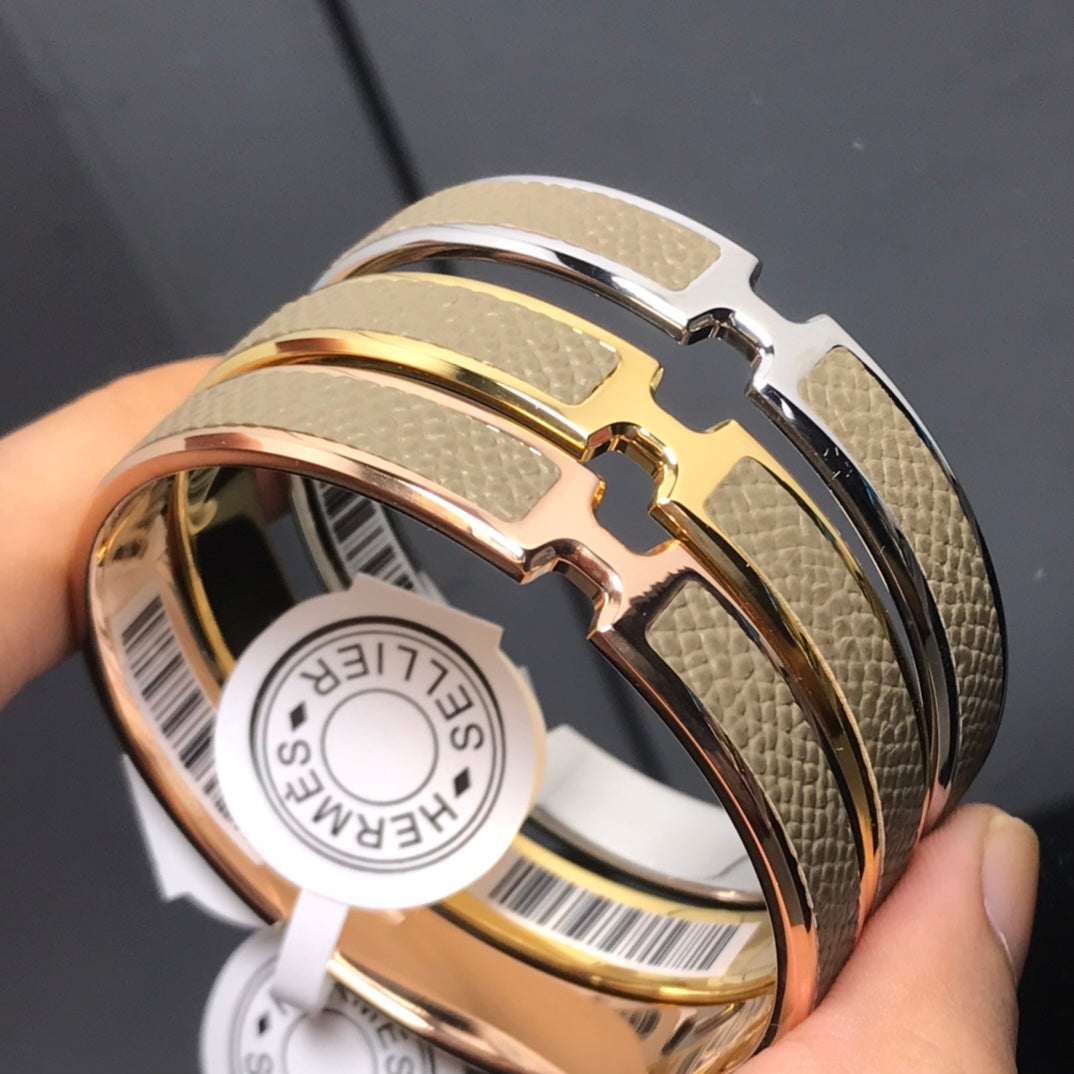 H Pig Nose Olive Bracelet