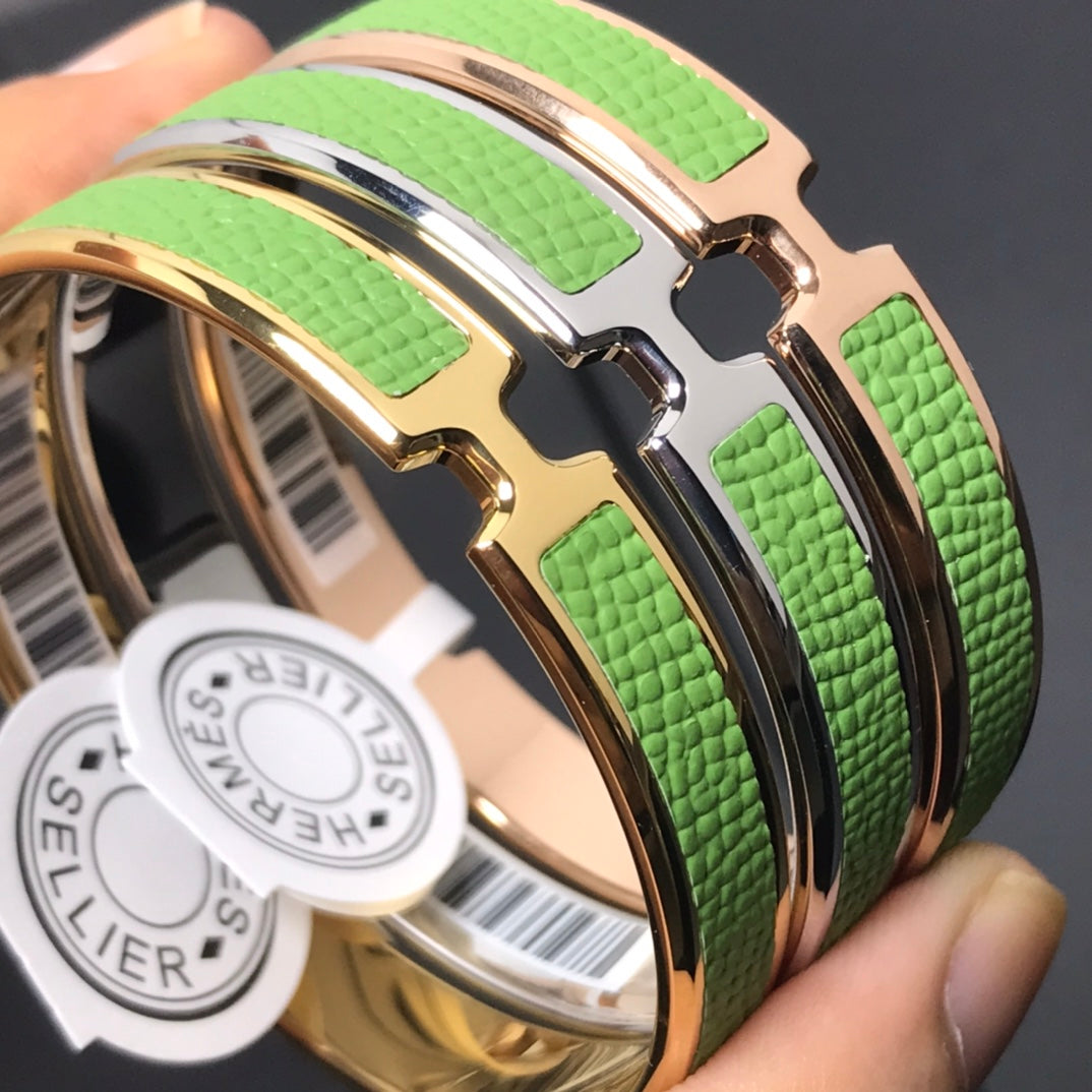 H Pig Nose Light Green Bracelet