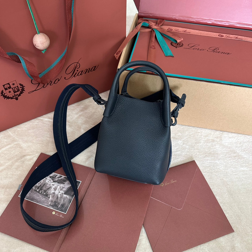 MICRO BALE BAG IN BLACK CALFSKIN 226599