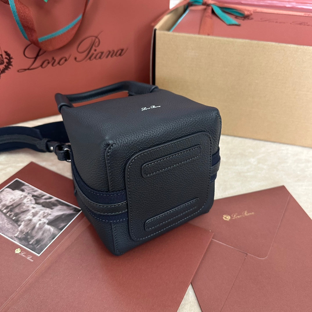 MICRO BALE BAG IN BLACK CALFSKIN 226599