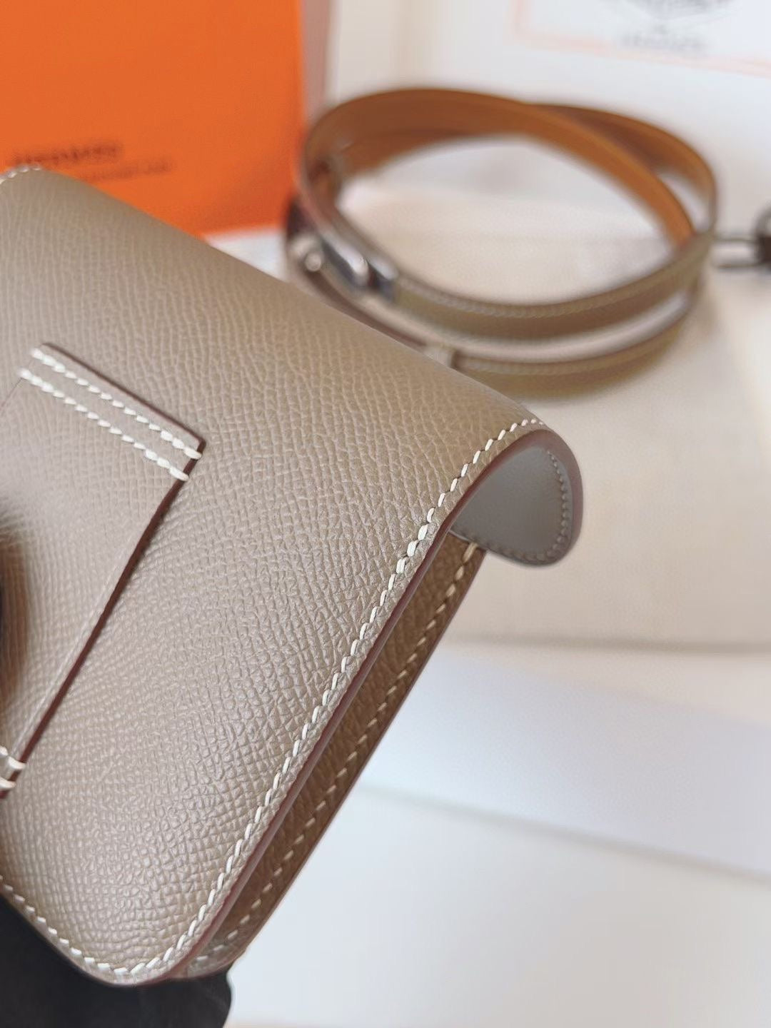 hm kelly belt 18mm with constance slim grey epsom silver hardware