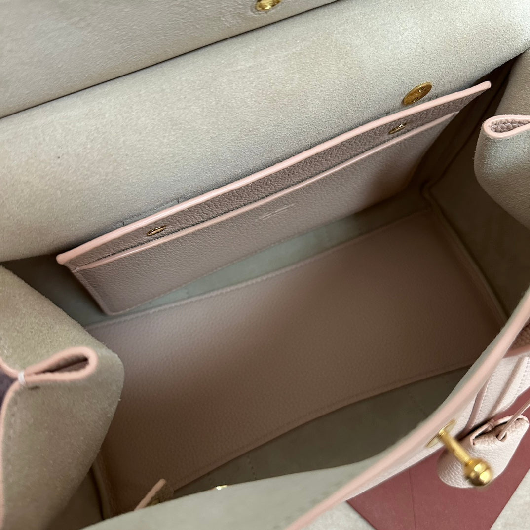 LOOM BAG 25 IN LIGHT PINK SMOOTH CALFSKIN WITH GOLD HARDWARE
