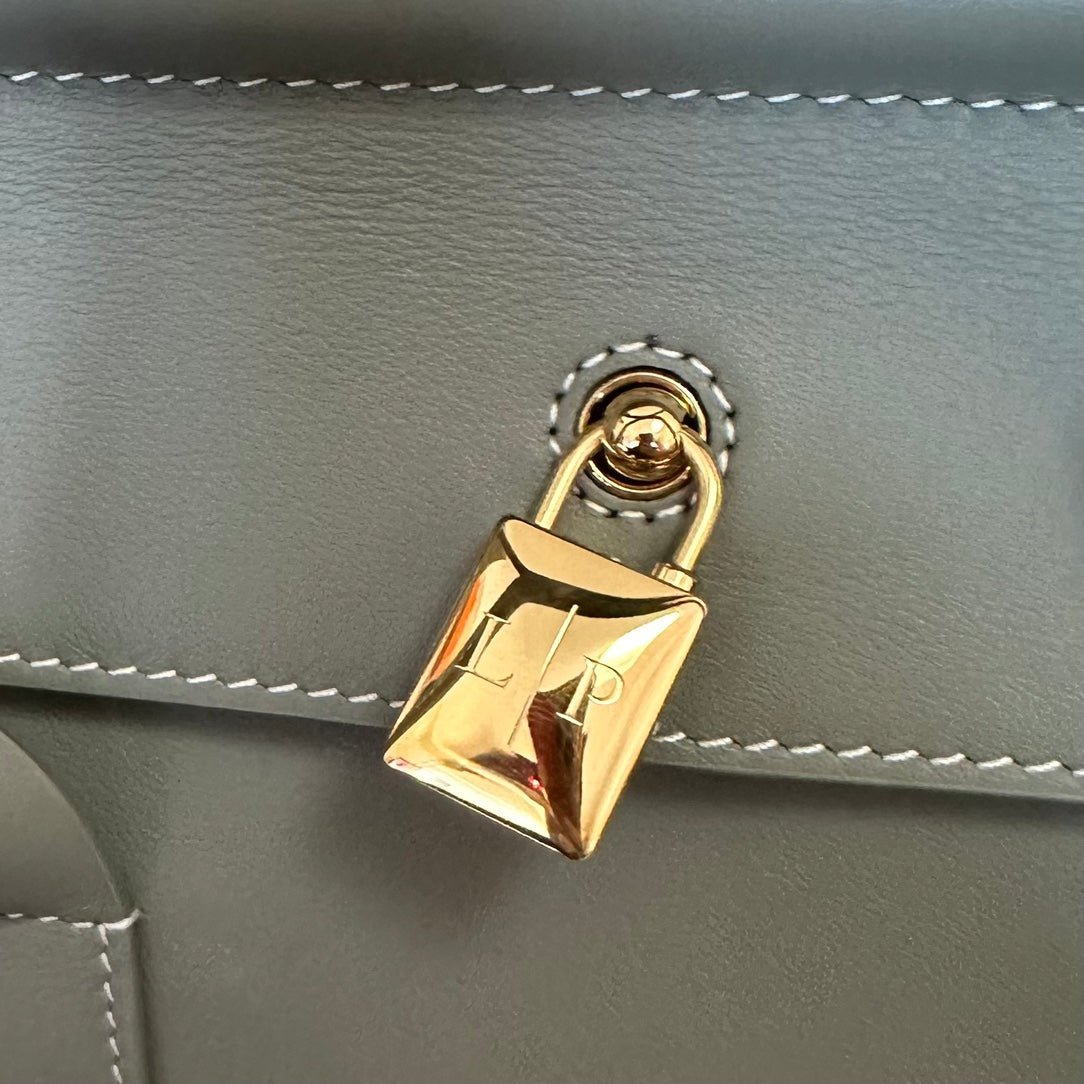 LOOM BAG 25 IN THYME GREEN SMOOTH CALFSKIN