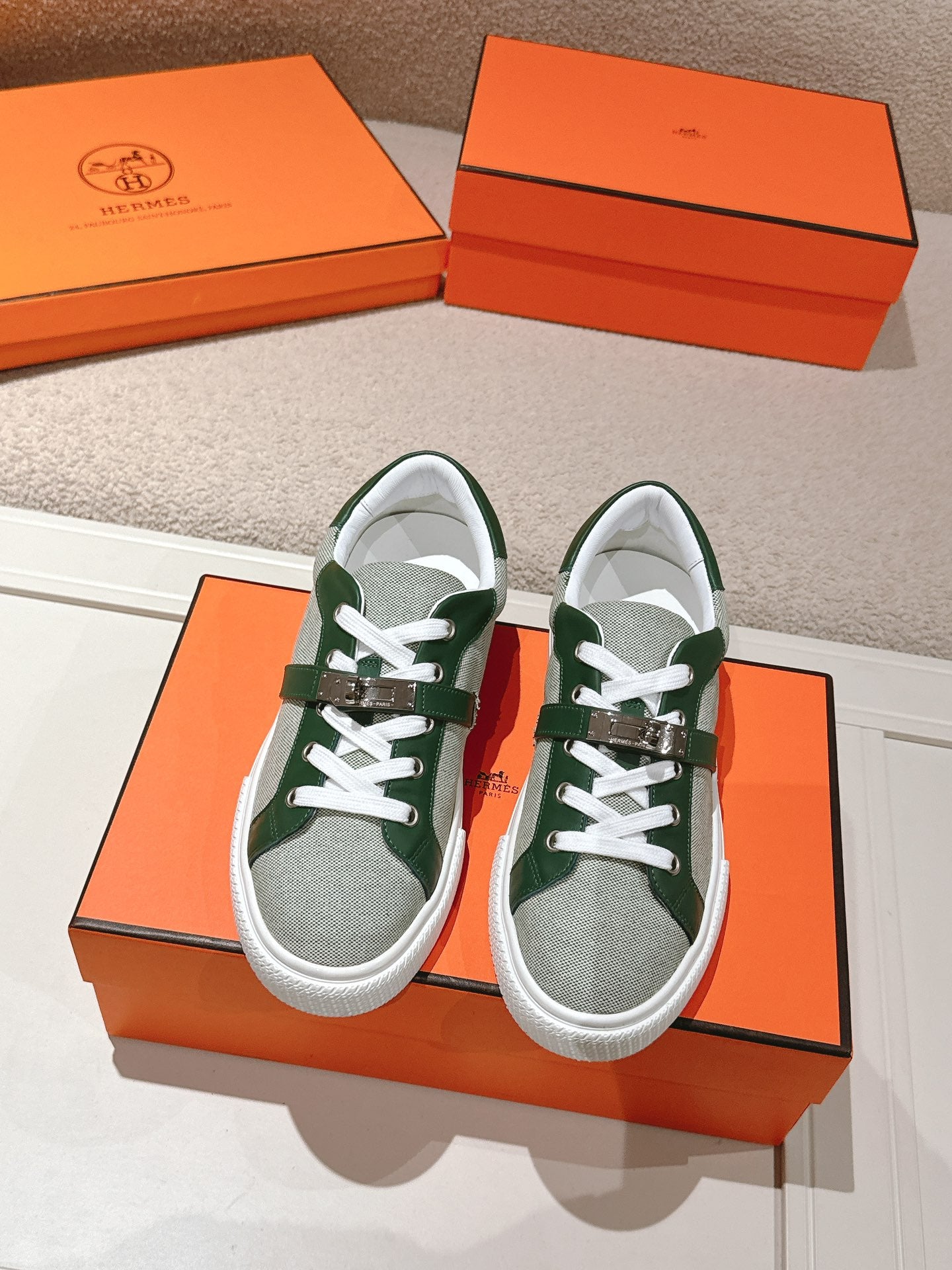 HM 25ss Kelly Buckle Sneakers Green Gray Cowhide Canvas 577492