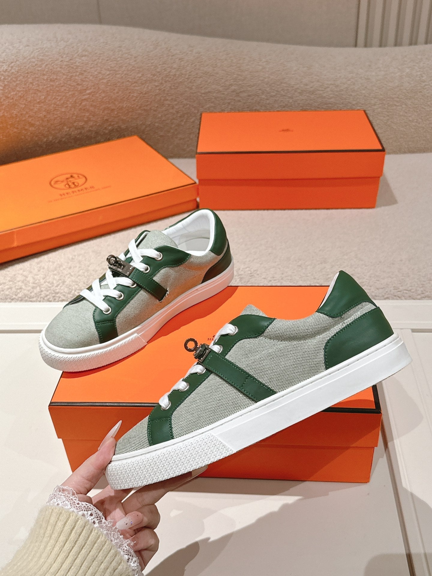 HM 25ss Kelly Buckle Sneakers Green Gray Cowhide Canvas 577492