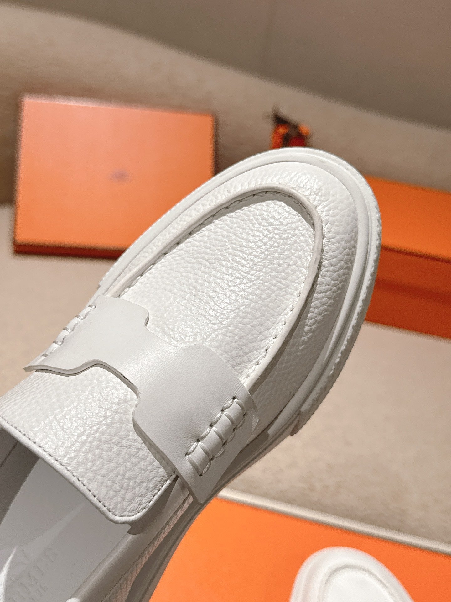 HM 25ss Platform Loafers White Sheepskin 577174