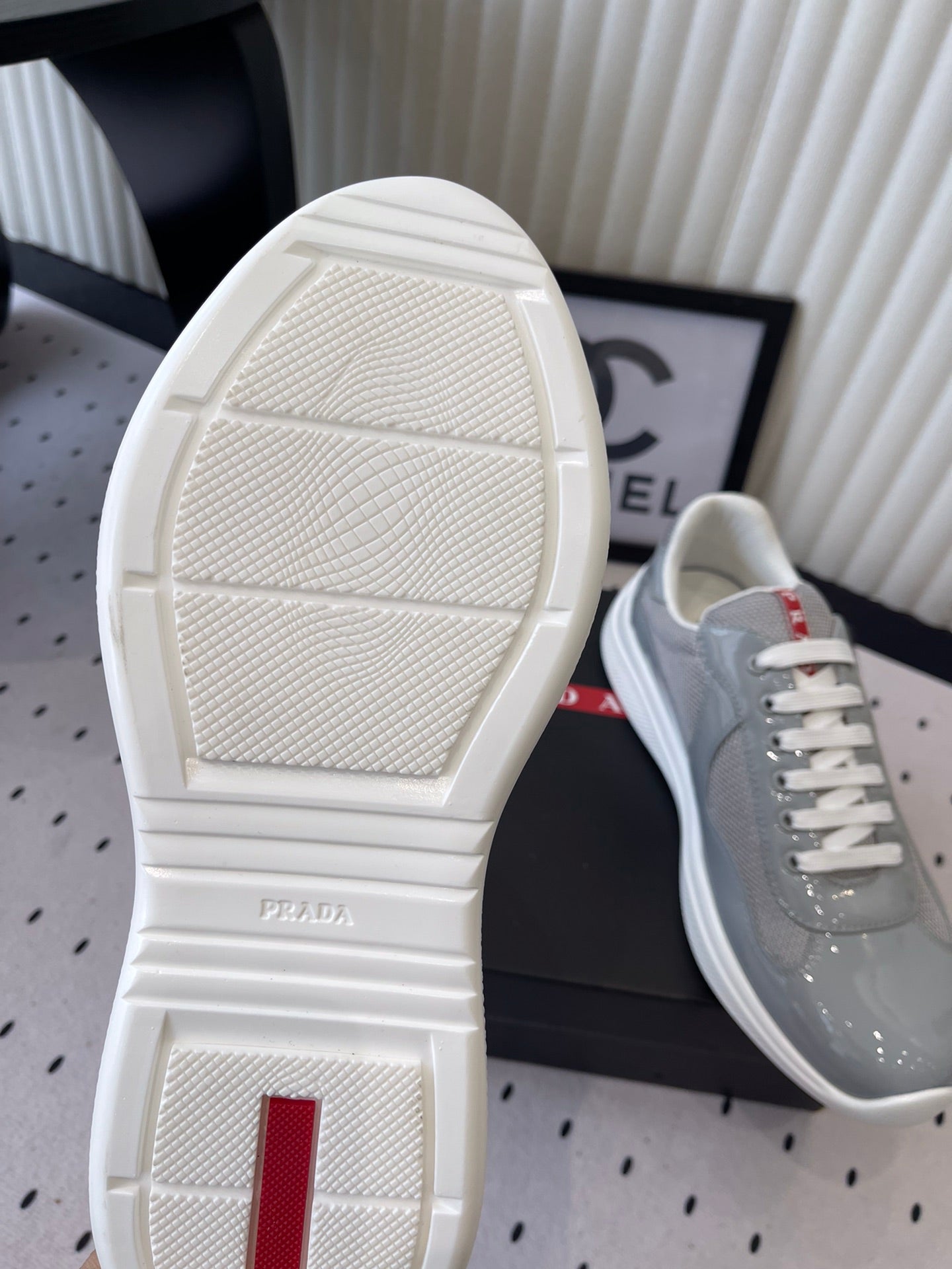 Pra 2025 Sneaker Glossy Gray Patent Leather Mesh 554583