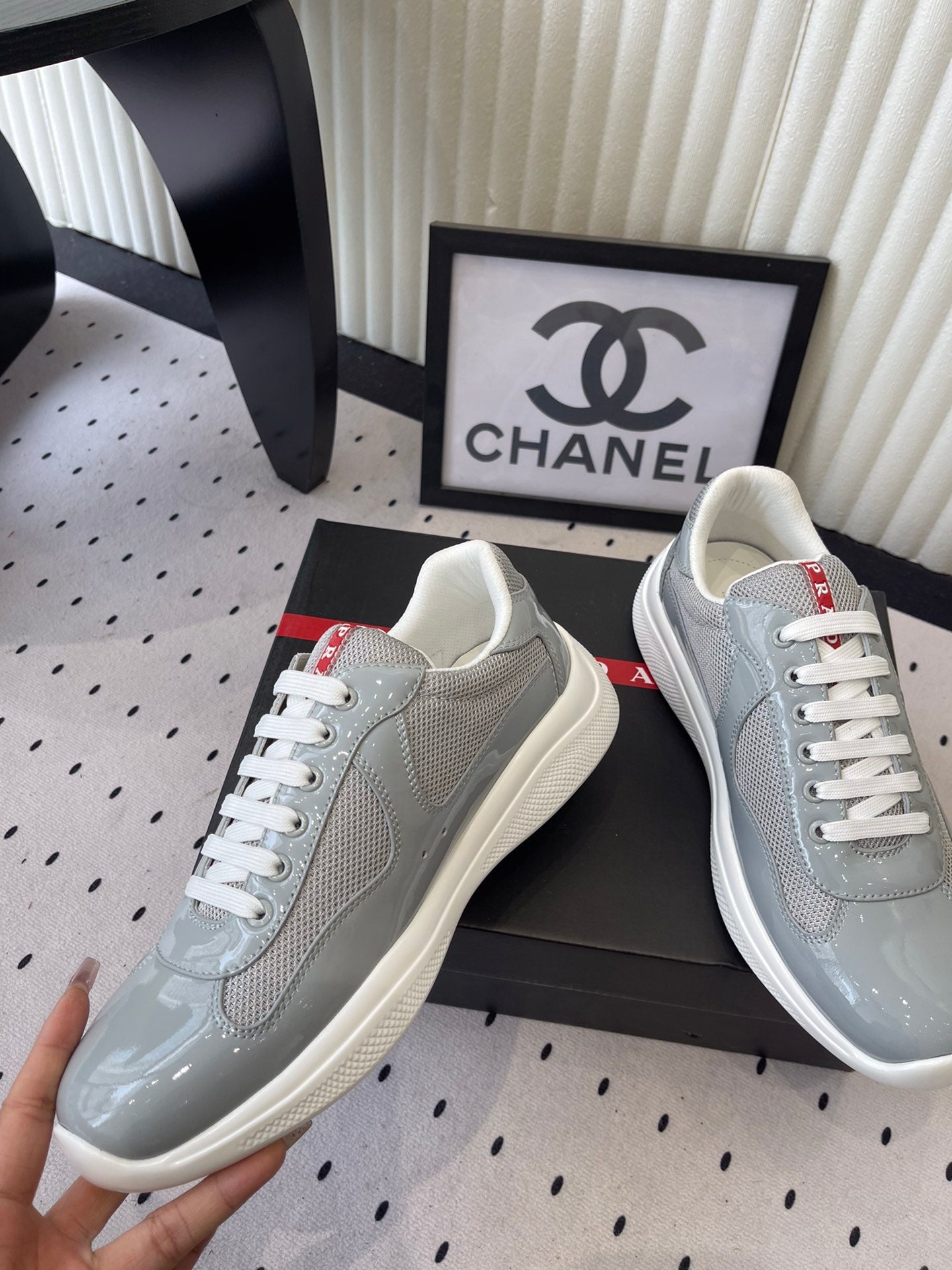 Pra 2025 Sneaker Glossy Gray Patent Leather Mesh 554583