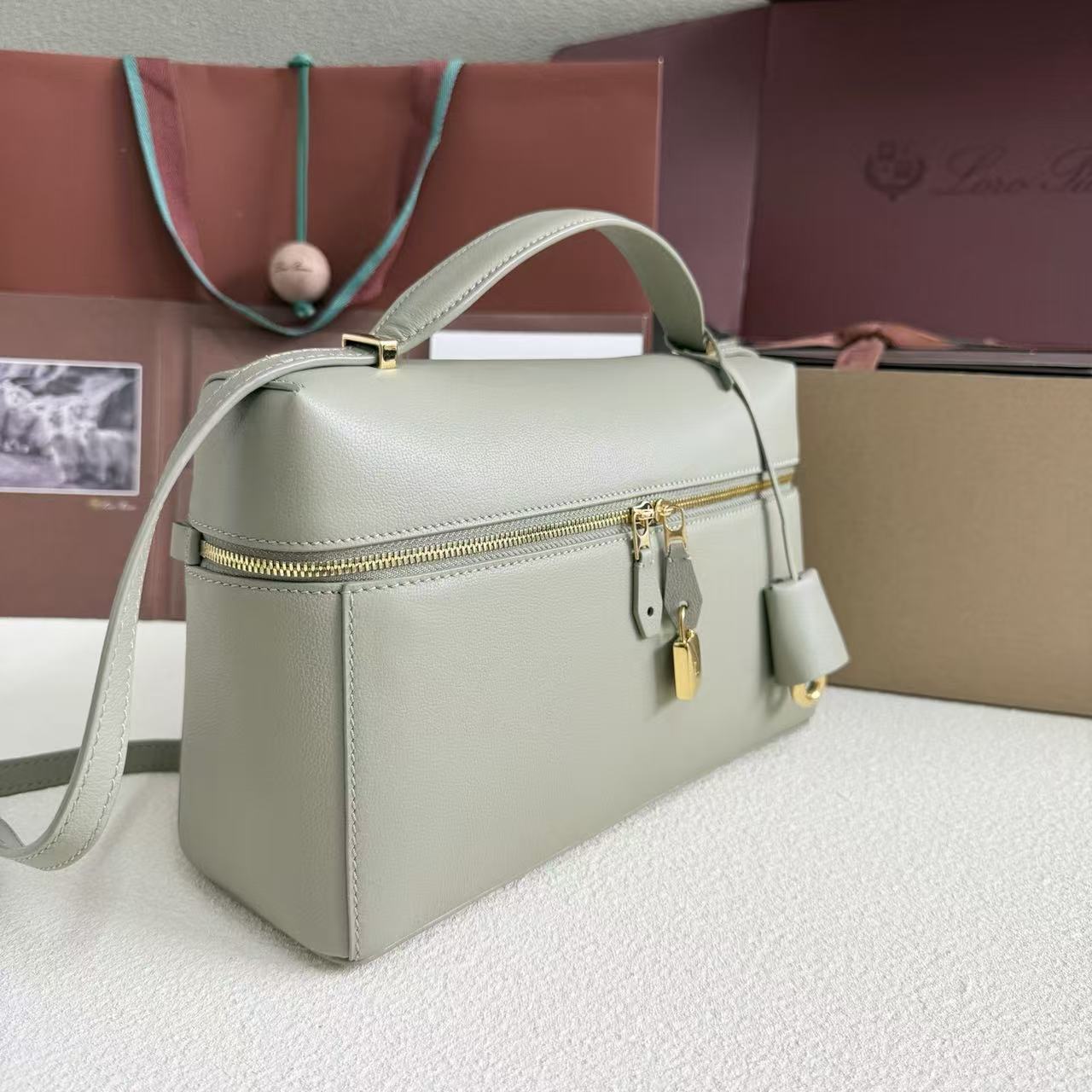 LP Extra Bag 27 Light Green Calfskin