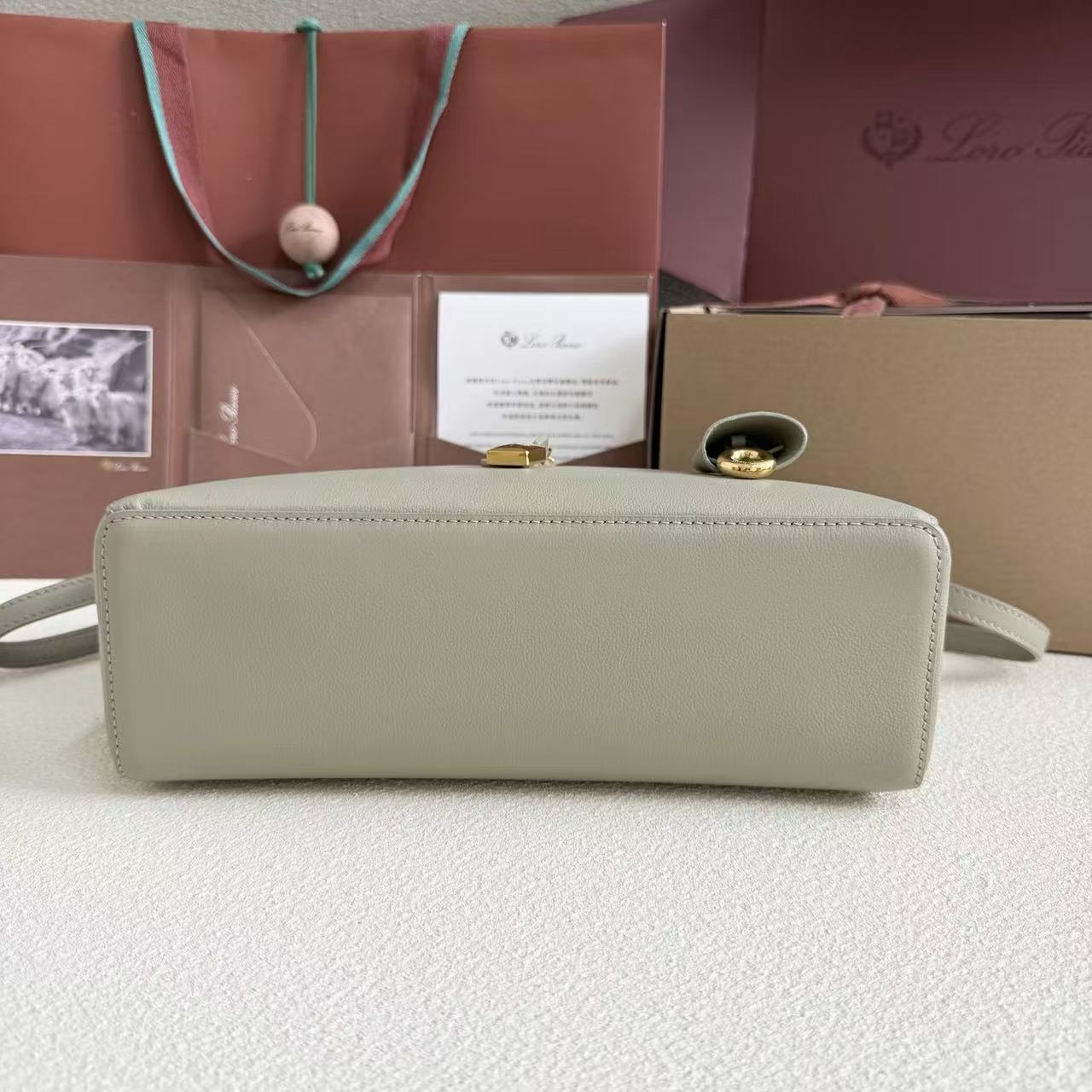 LP Extra Bag 27 Light Green Calfskin