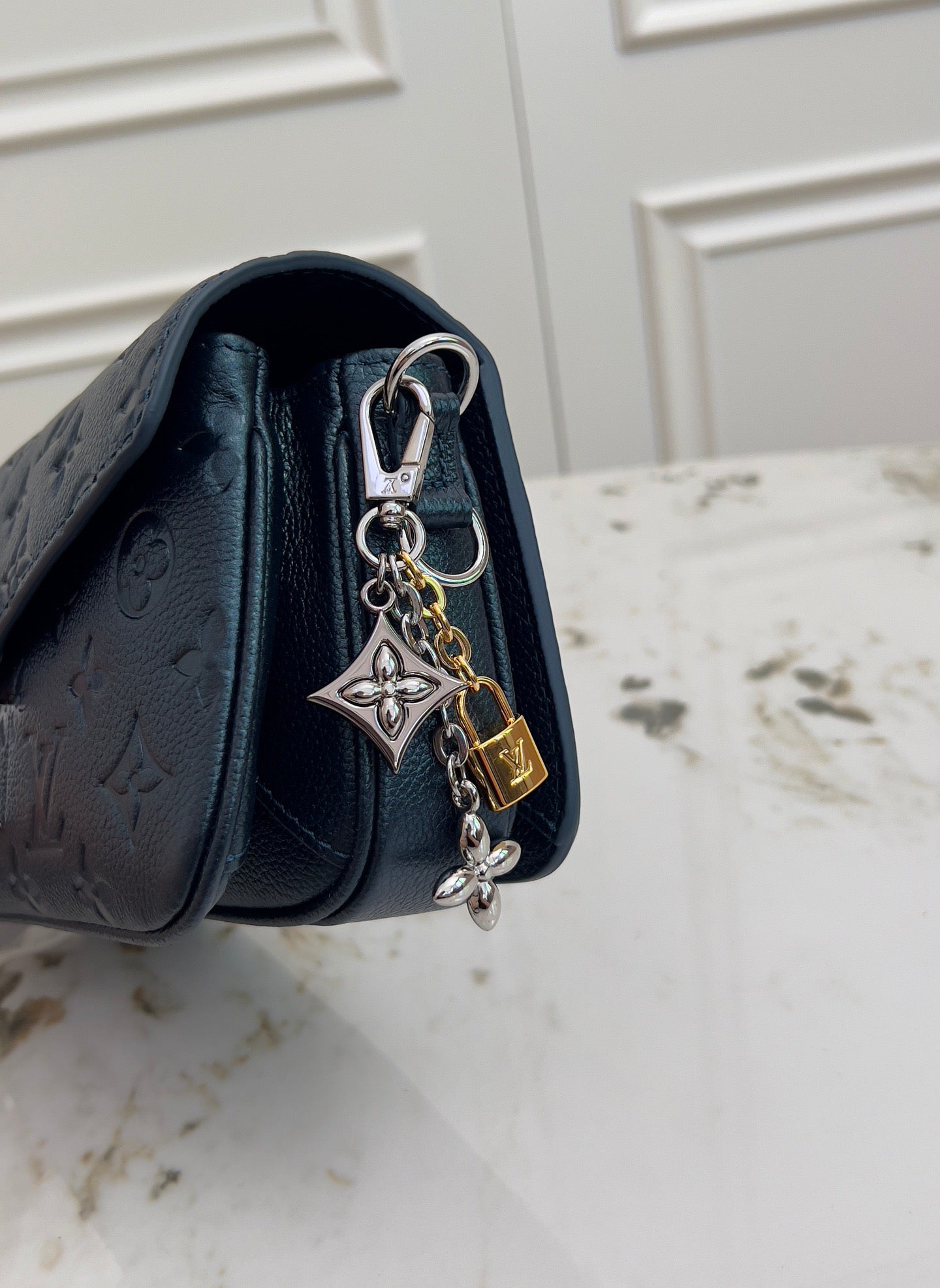 LV Pochette Metis East West Bag Black Silver Cowhide