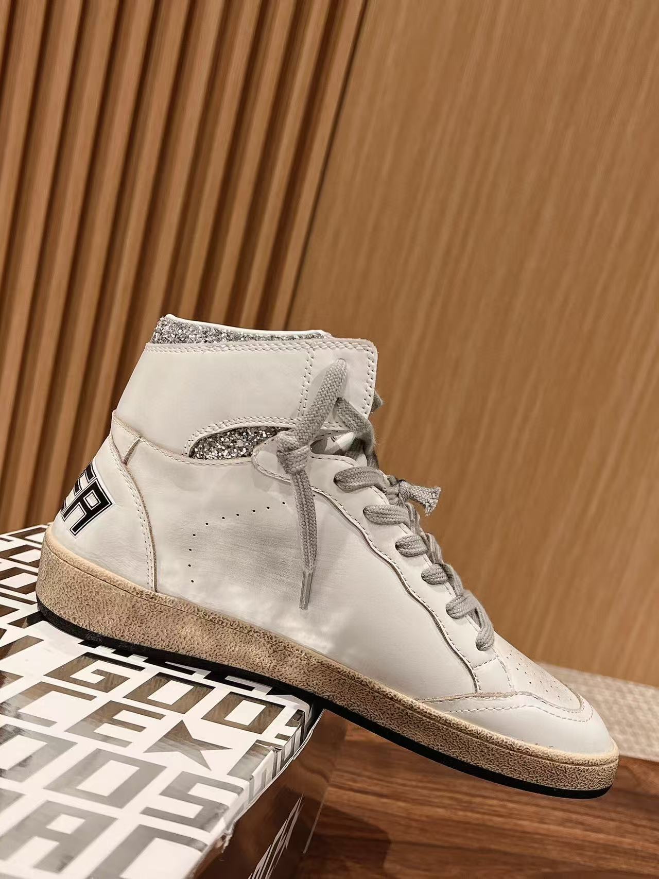 Golden Goose 2025 Deluxe Brand Sky Star High-Top Sneaker White Gray Calfskin Rubber