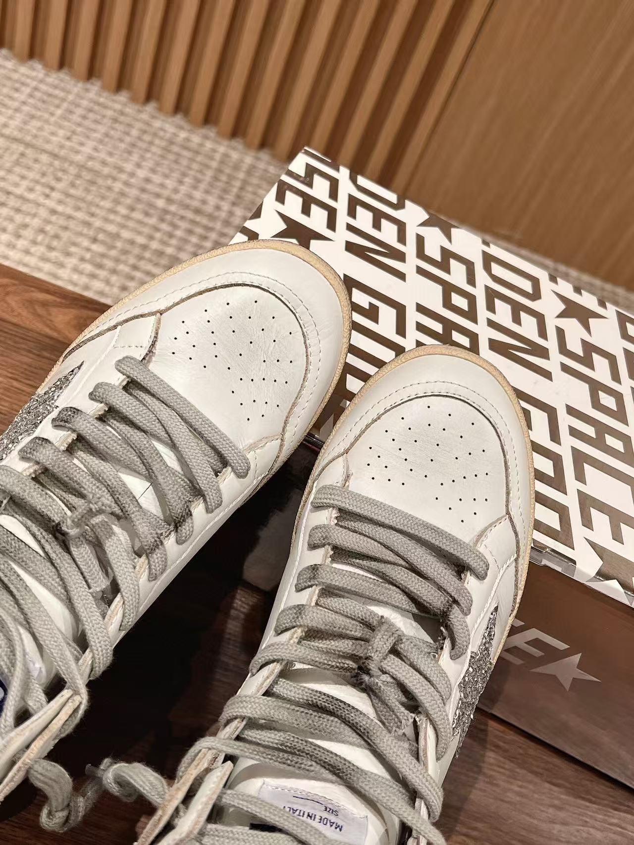 Golden Goose 2025 Deluxe Brand Sky Star High-Top Sneaker White Gray Calfskin Rubber
