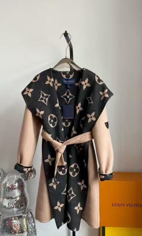 LV 2025  Reversible Signature Hooded Wrap Coat Beige Black Wool Cashmere