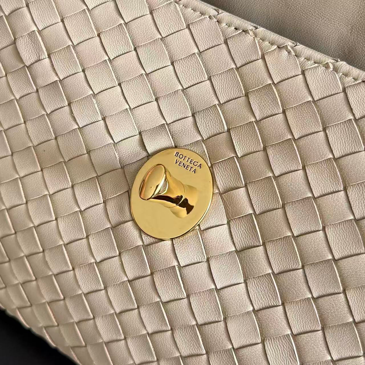 Bottega Veneta 2026 Madison Intrecciato Bag 27cm Beige Leather