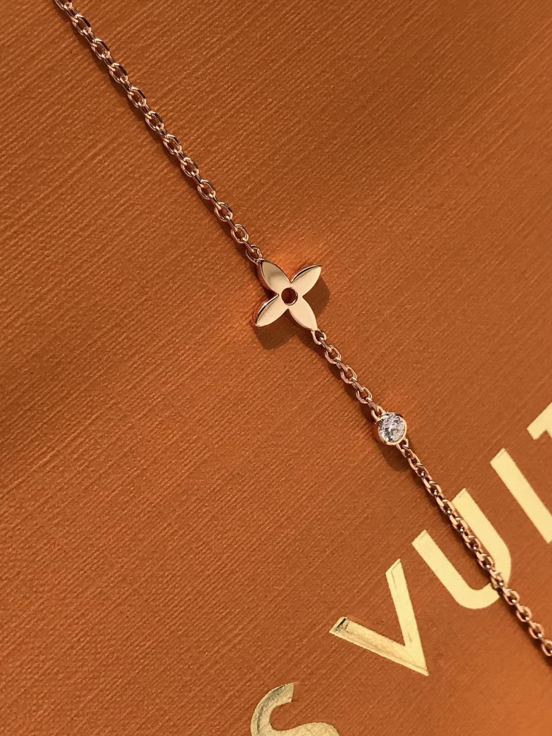 LV BLOSSOM SERIES SINGLE FLOWER DIAMOND COLLARBONE BRACELET