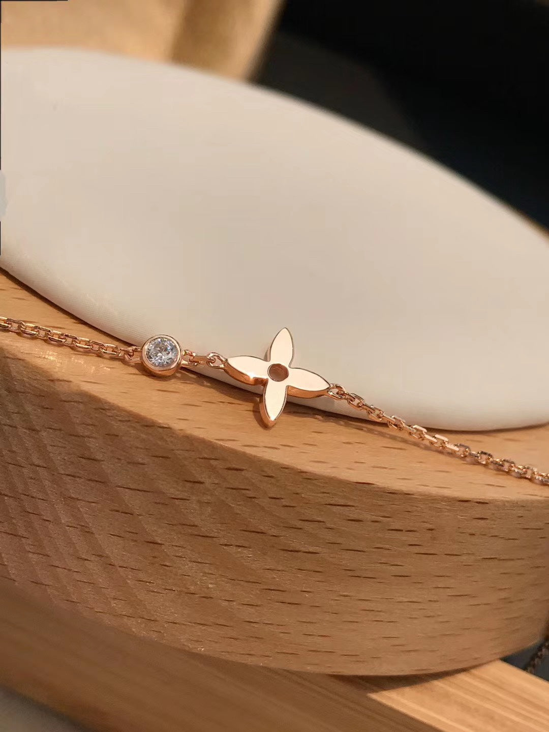 LV BLOSSOM SERIES SINGLE FLOWER DIAMOND COLLARBONE BRACELET