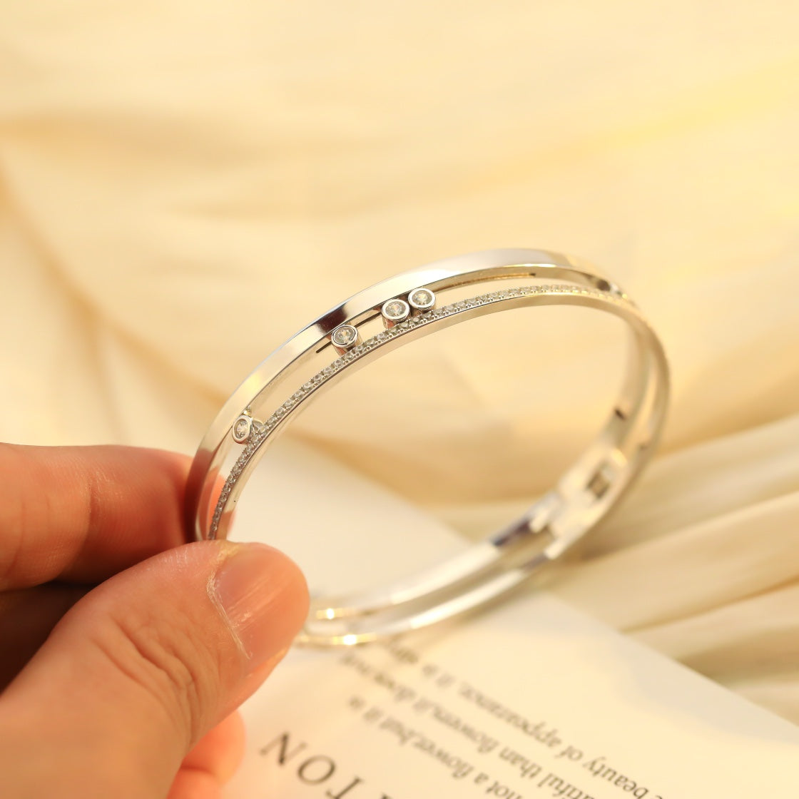 MOVE ROMANE DIAMOND BRACELET