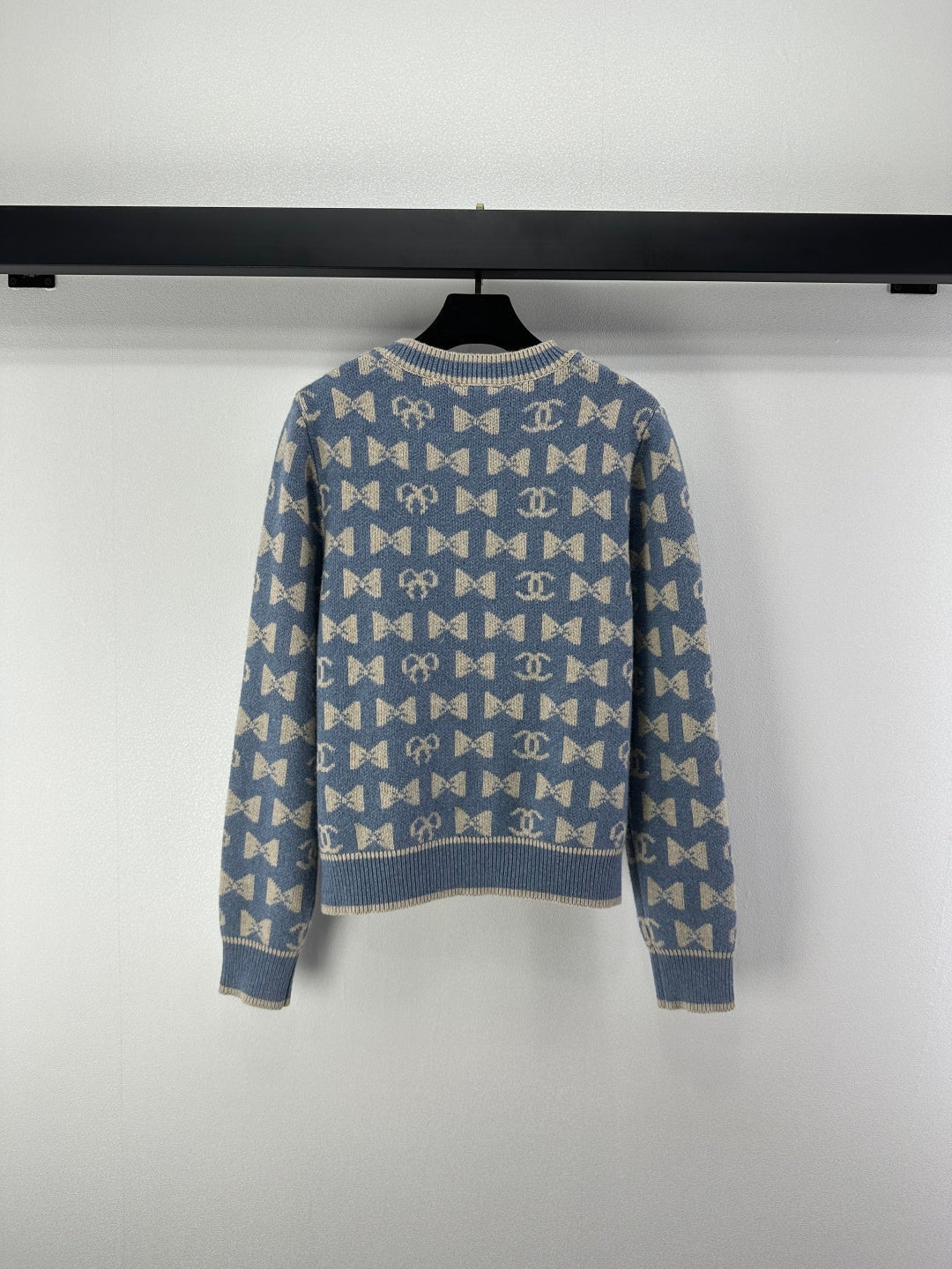 Chanel 2025 Double-C bow Knit Sweater Cashmere 329230