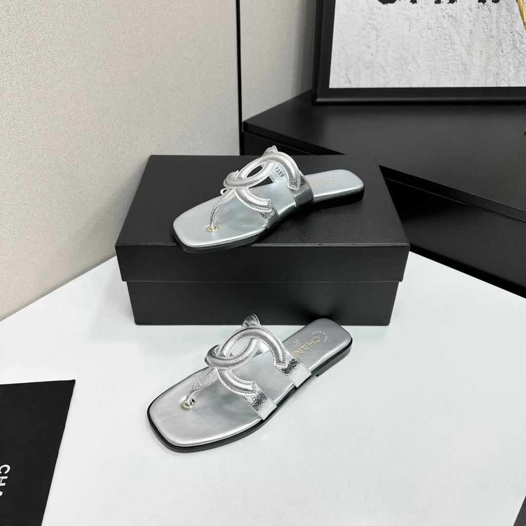 Chanel 2026 Flat Filp-Flops Leather Cowhide 822819