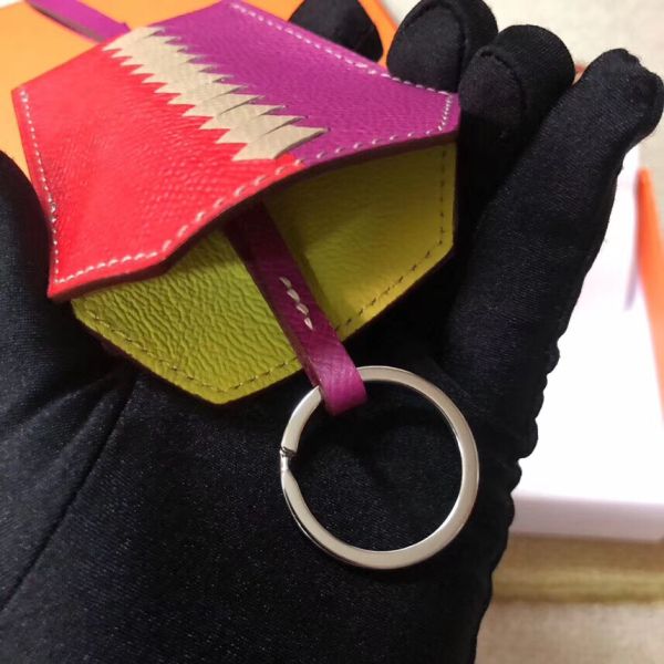 HM Clochette Cles Grand Tressage Charm In Red And Purple